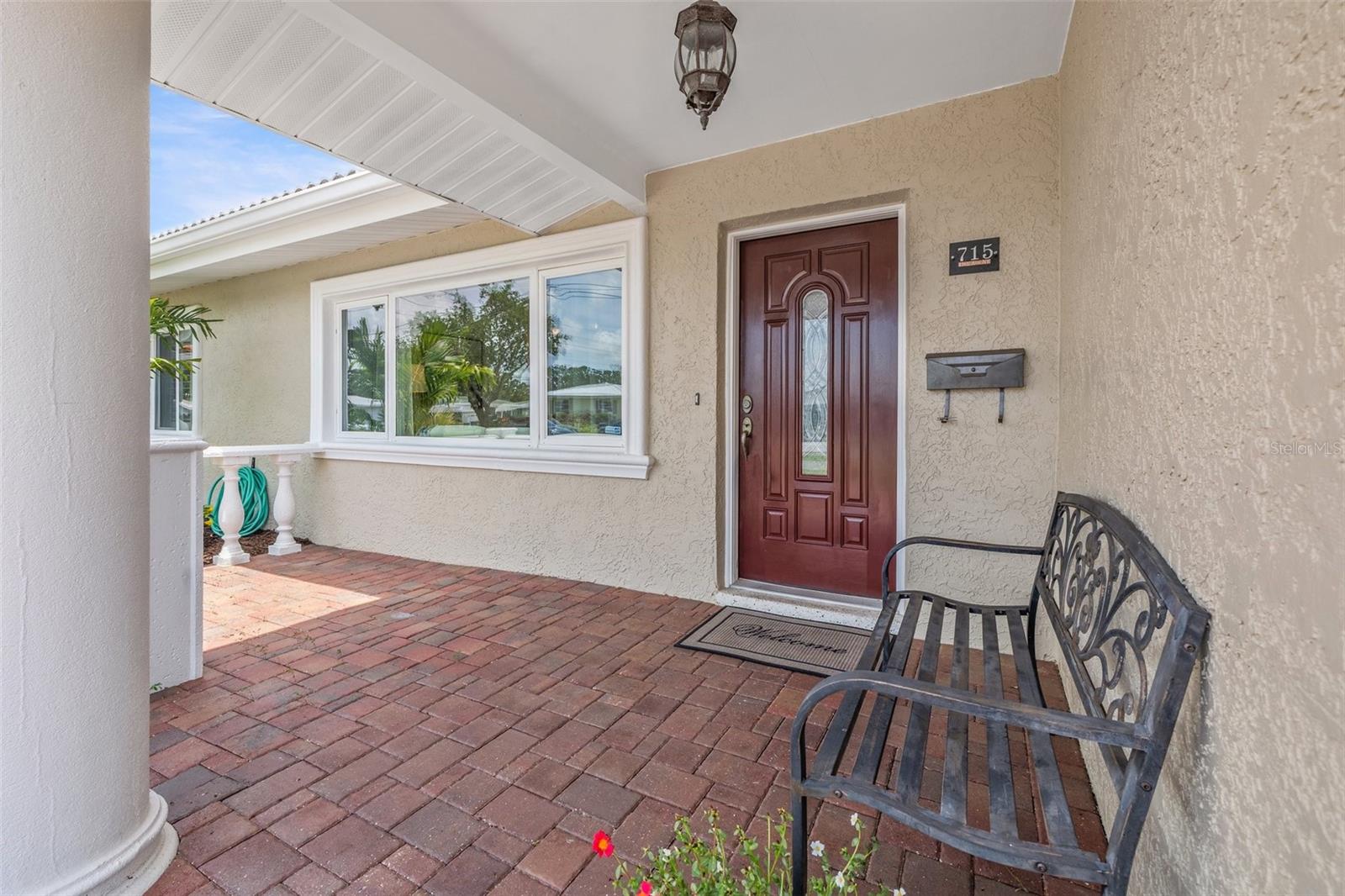 Image 3 of 46 For 715 45th Avenue Ne