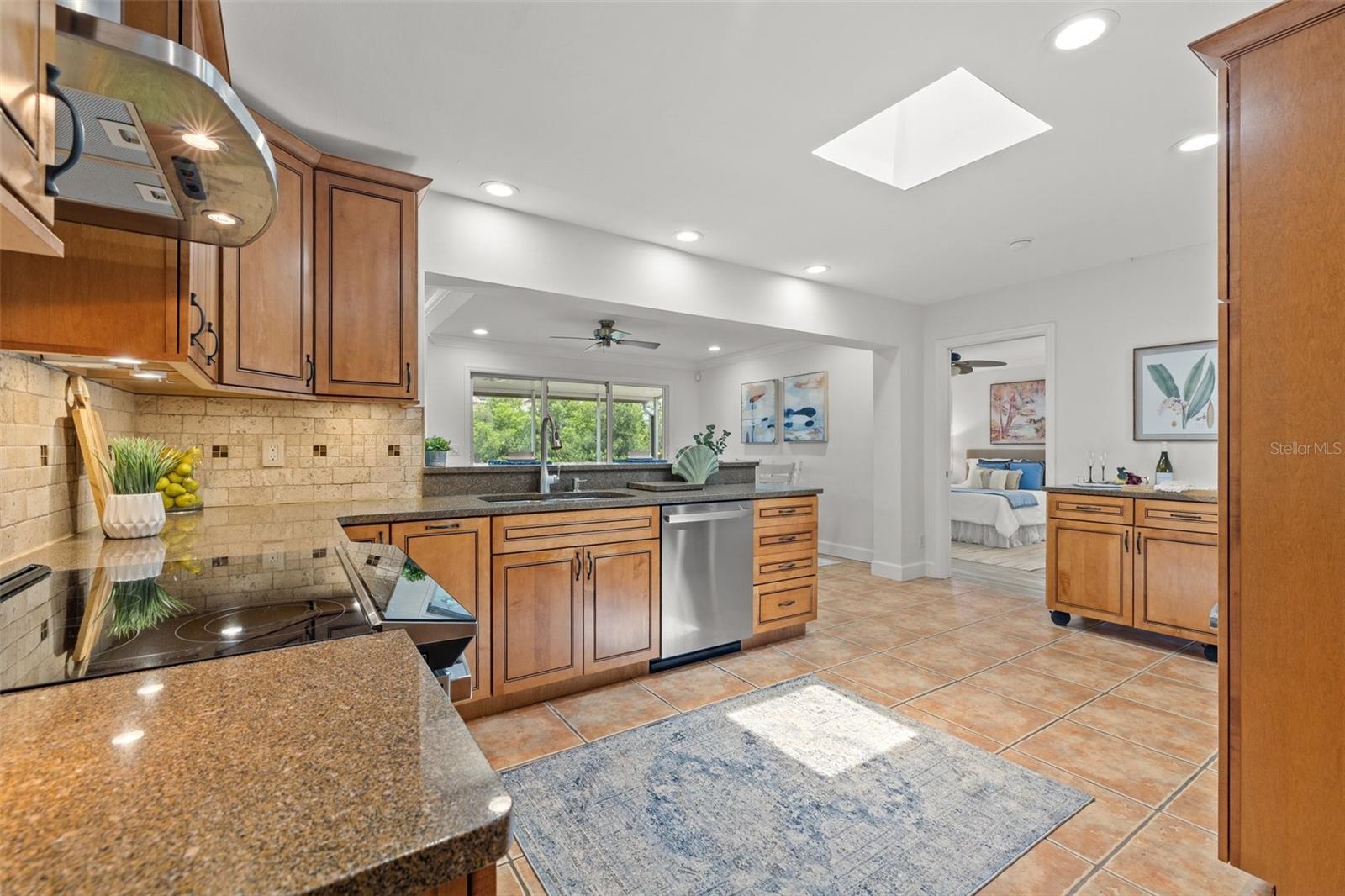Image 6 of 46 For 715 45th Avenue Ne