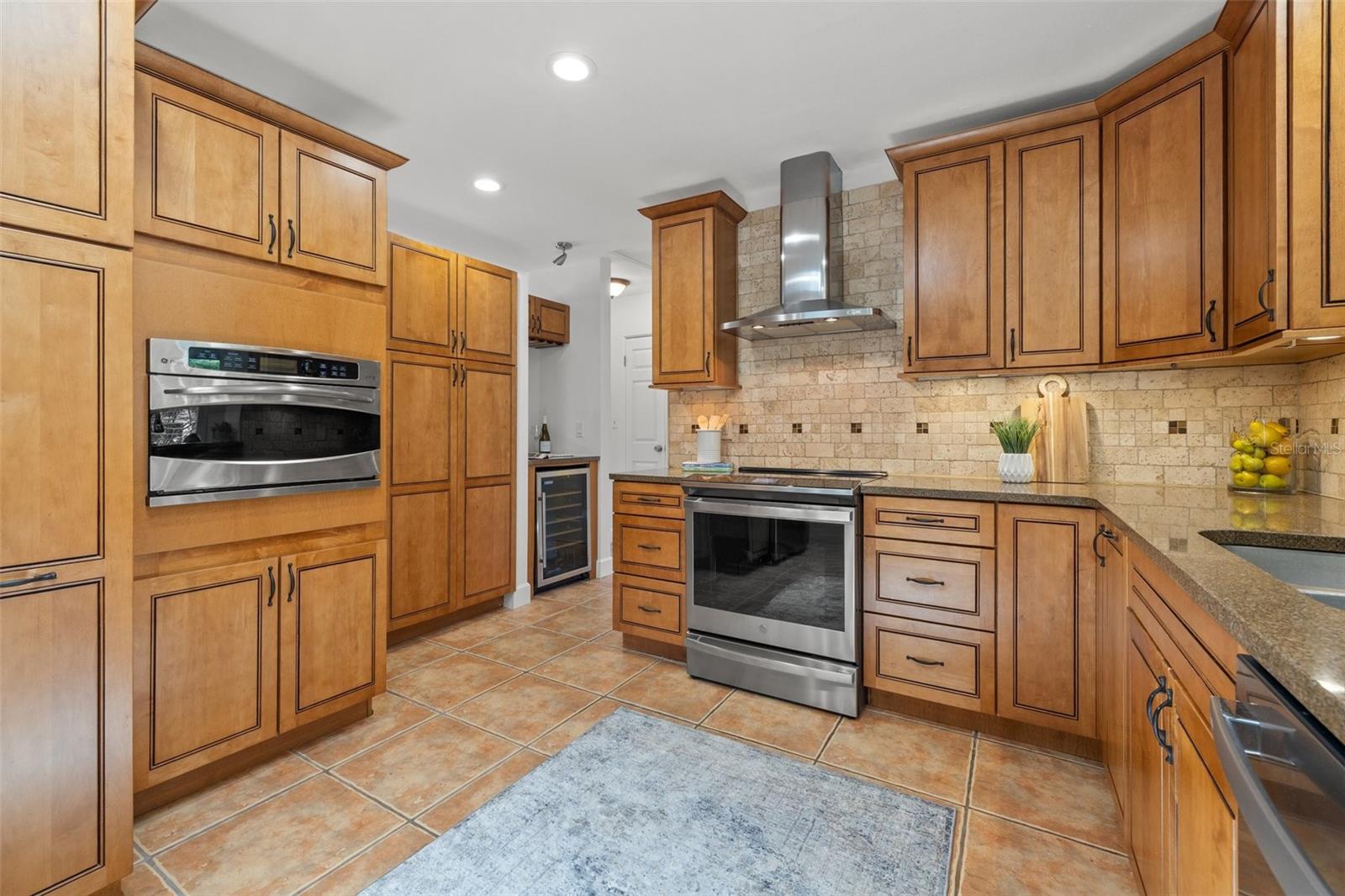 Image 8 of 46 For 715 45th Avenue Ne