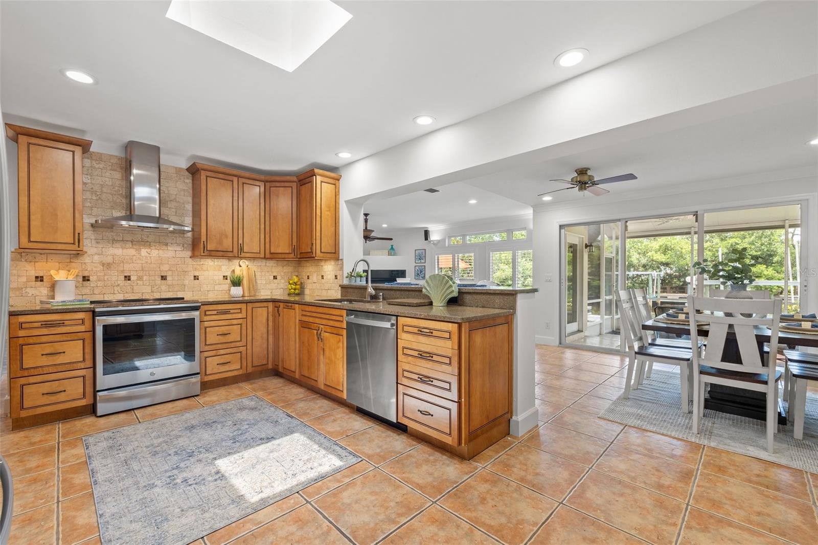 Image 9 of 46 For 715 45th Avenue Ne