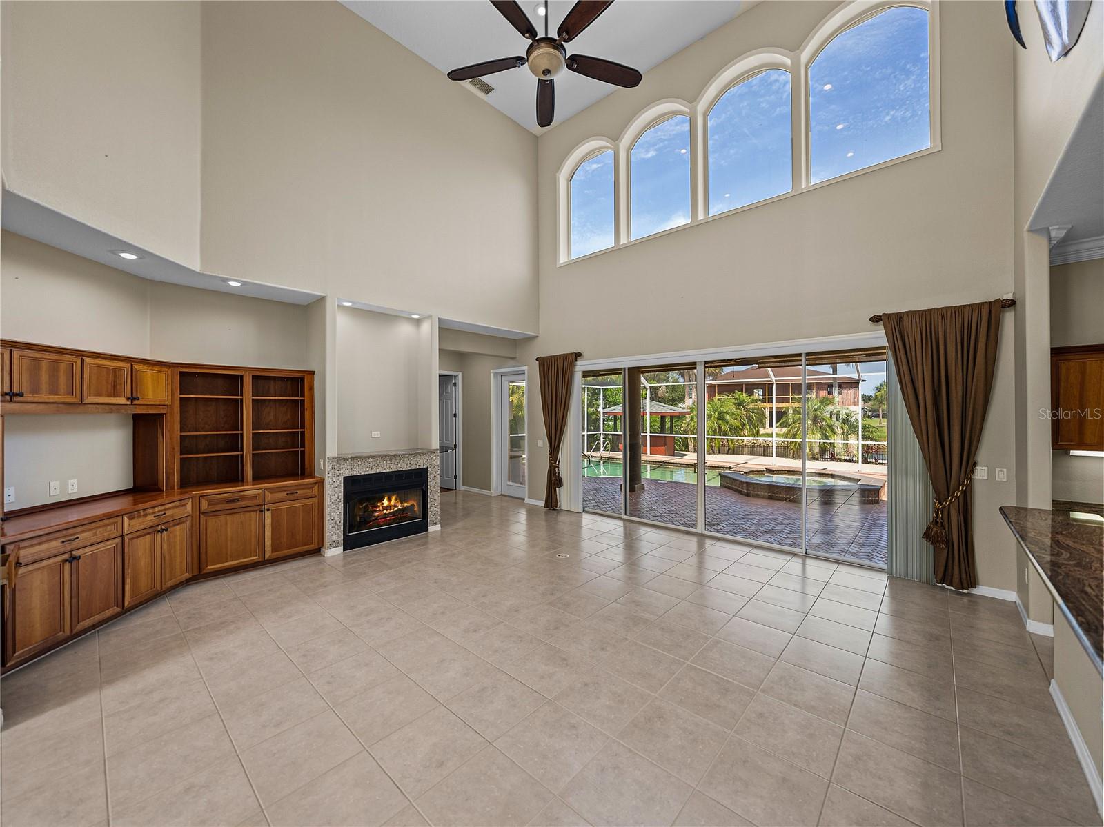 Listing photo id 10 for 5260 Stetson Point Drive