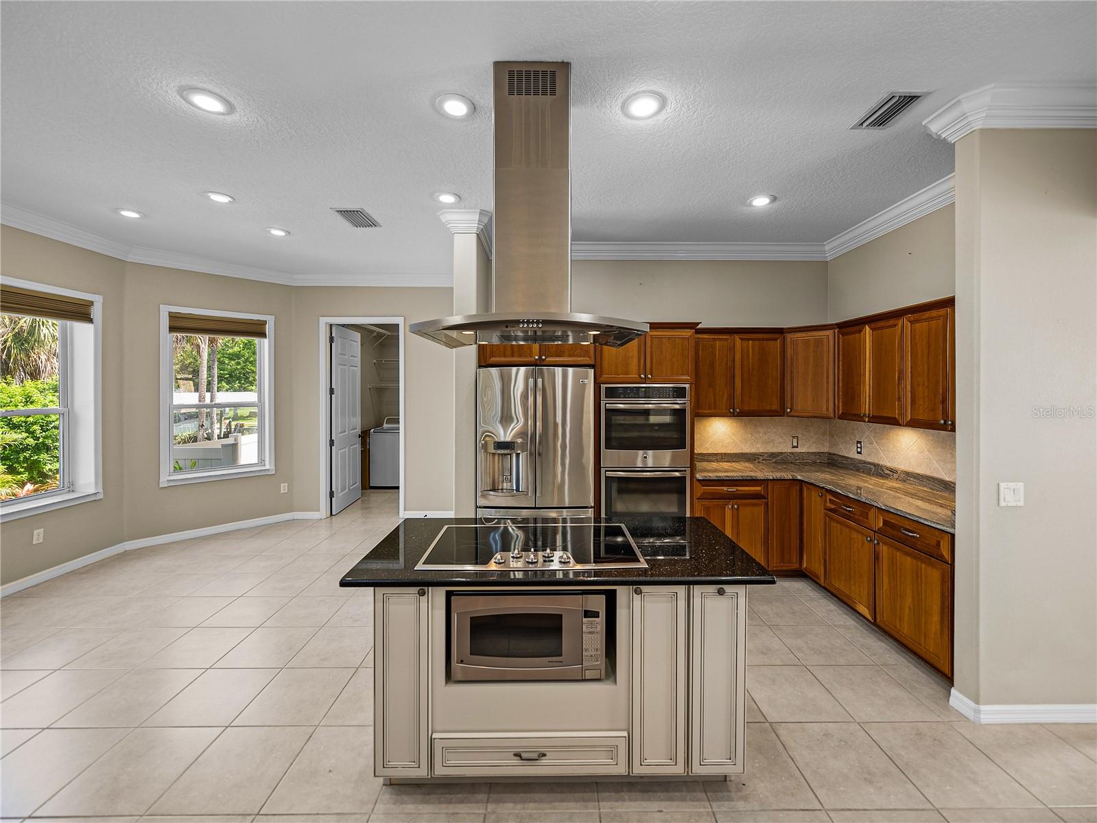Listing photo id 18 for 5260 Stetson Point Drive