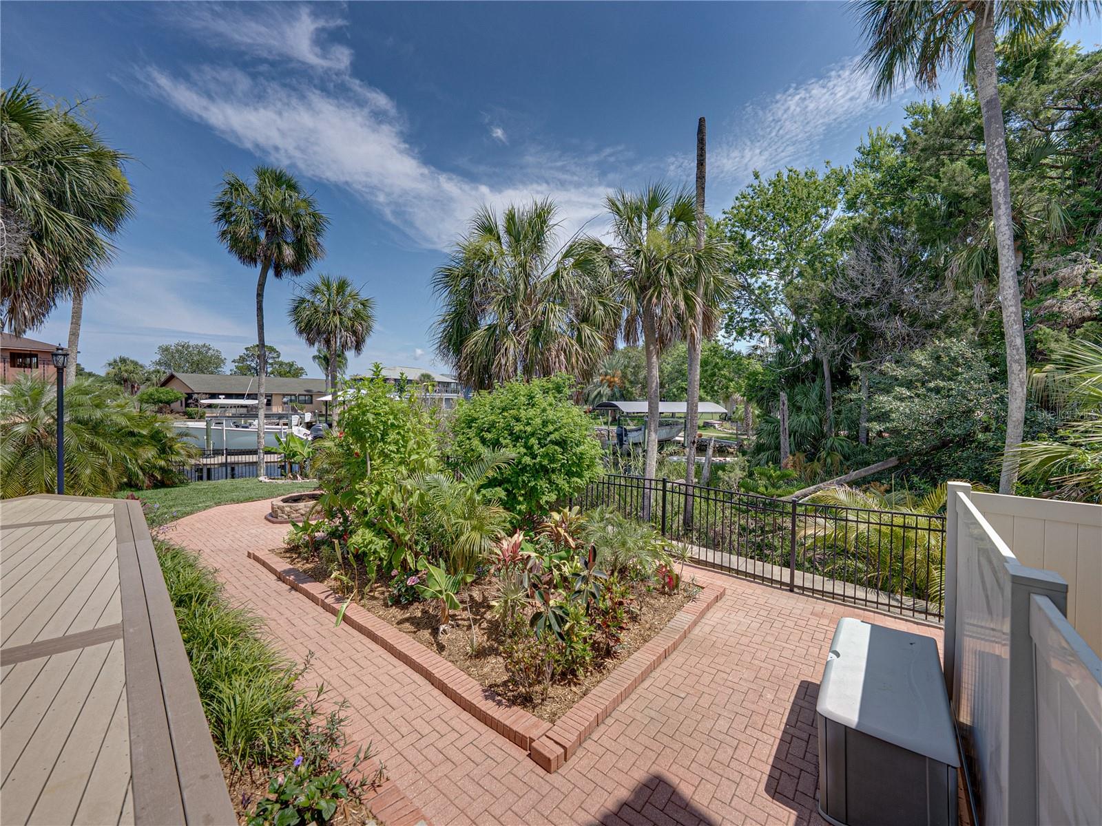 Listing photo id 72 for 5260 Stetson Point Drive