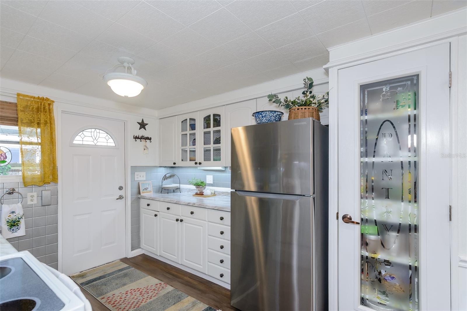 Listing photo id 8 for 7299 First Circle Drive