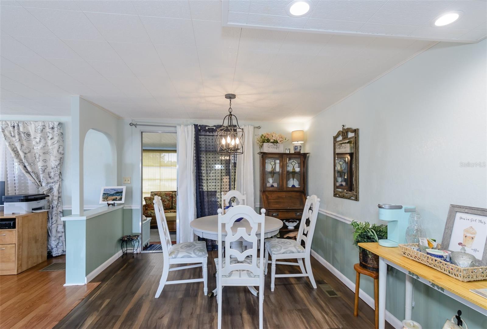 Listing photo id 10 for 7299 First Circle Drive
