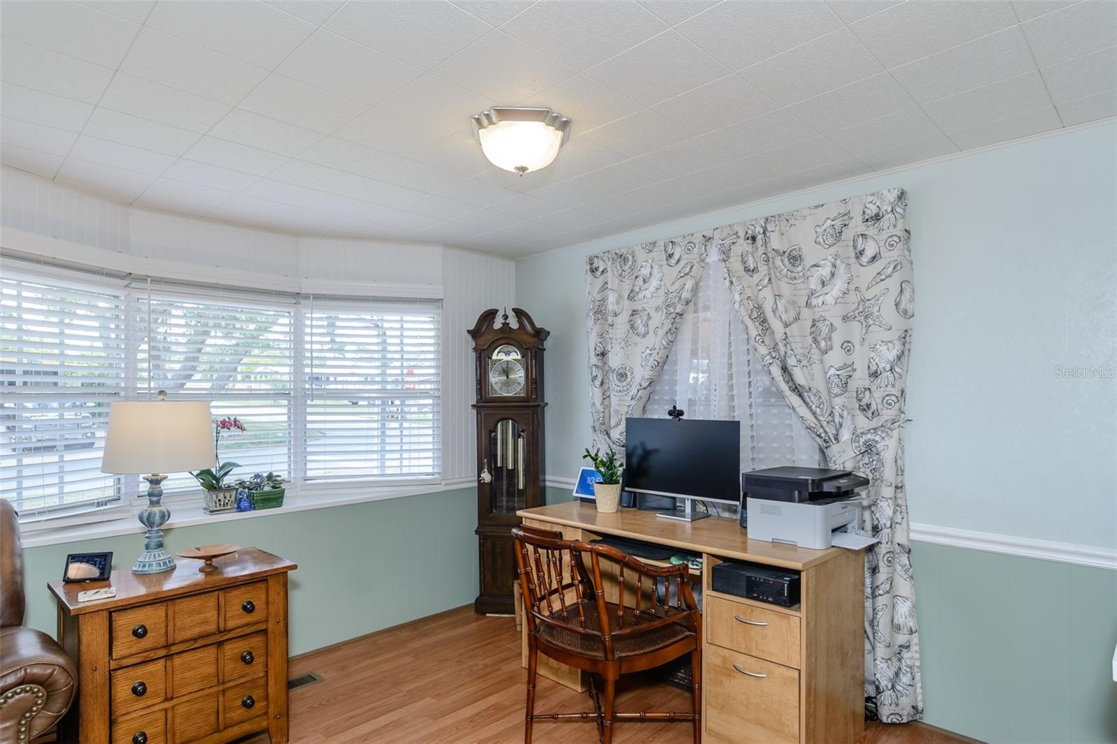 Listing photo id 12 for 7299 First Circle Drive