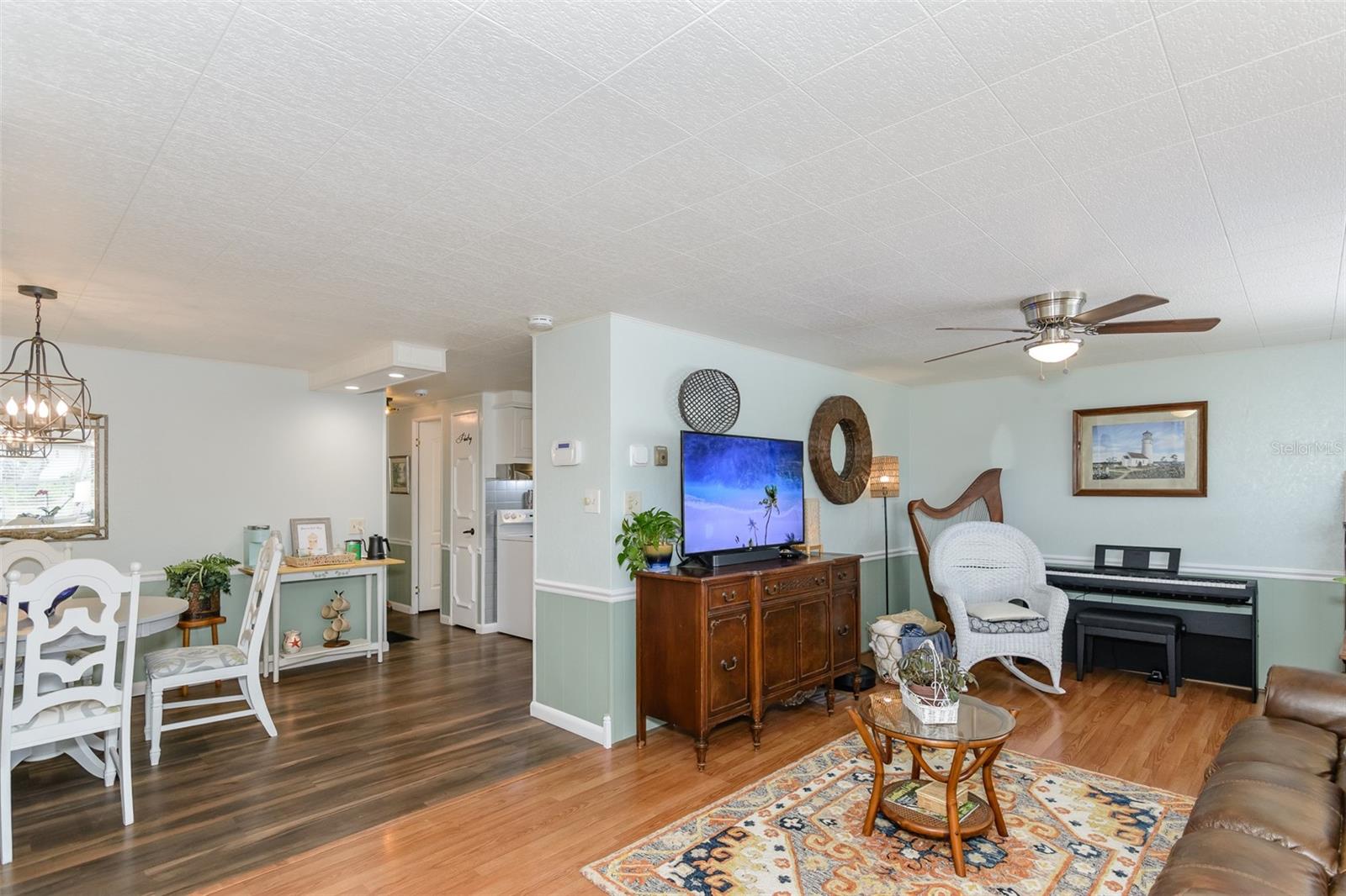 Listing photo id 16 for 7299 First Circle Drive