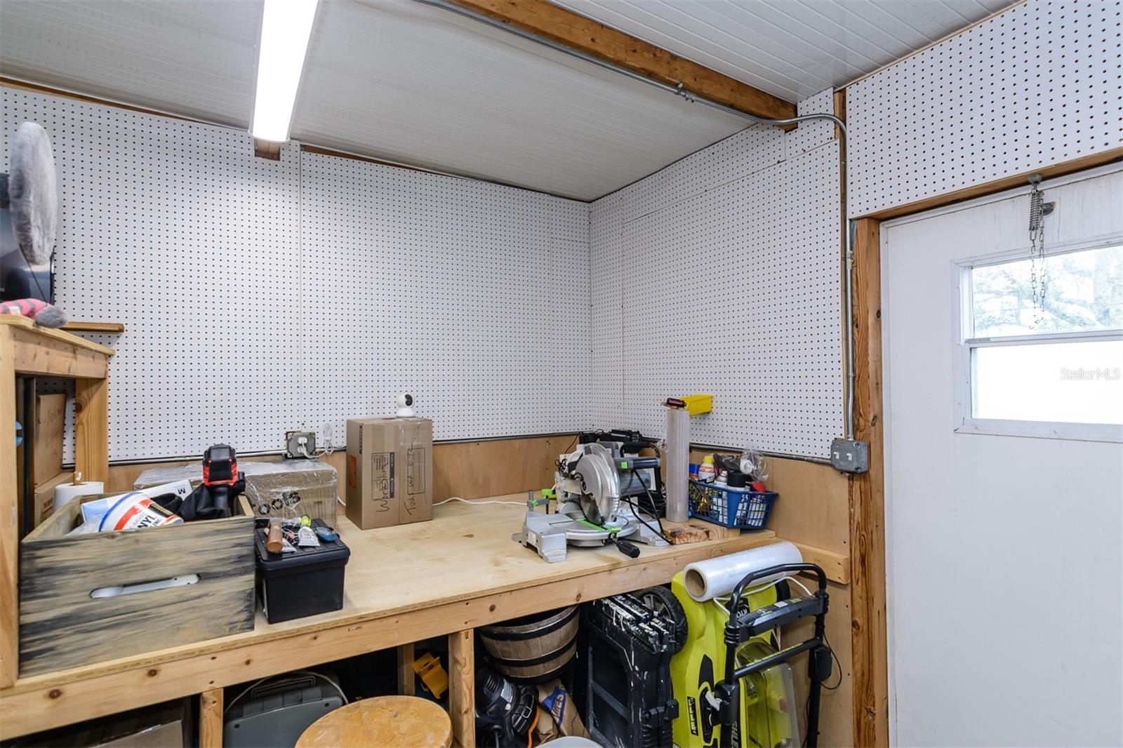 Listing photo id 34 for 7299 First Circle Drive