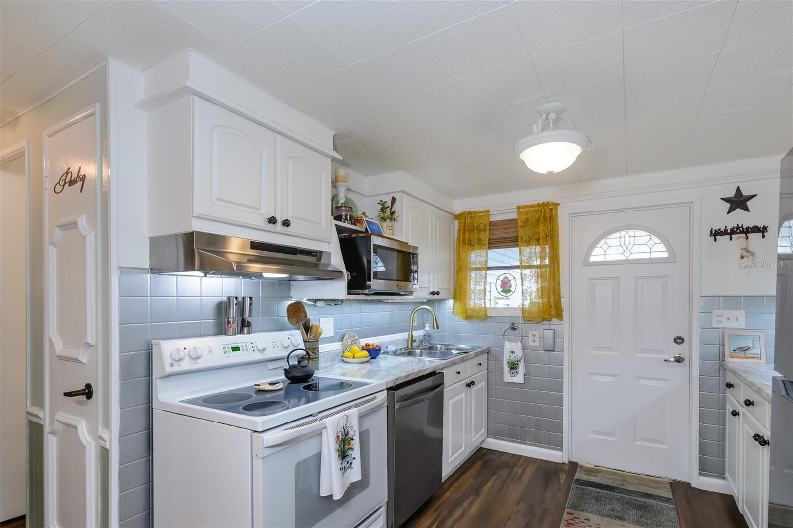 Listing photo id 4 for 7299 First Circle Drive
