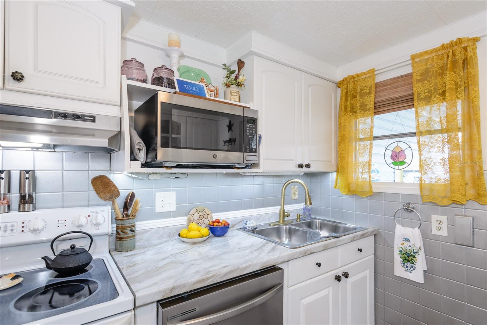 Listing photo id 5 for 7299 First Circle Drive