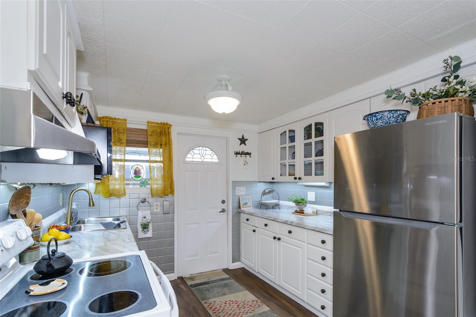 Listing photo id 6 for 7299 First Circle Drive