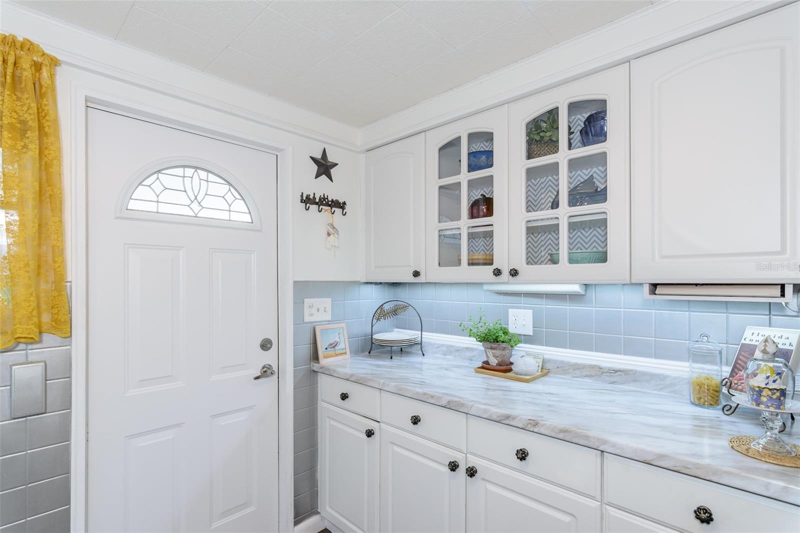 Listing photo id 7 for 7299 First Circle Drive
