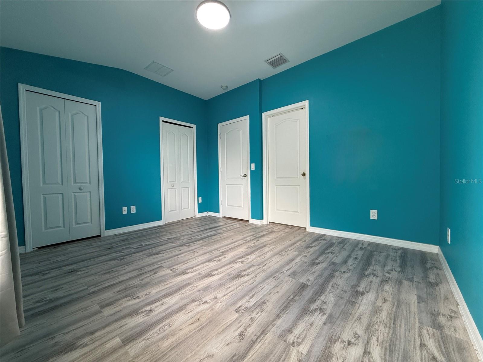 Image 17 of 27 For 16430 Rollingbrook Drive