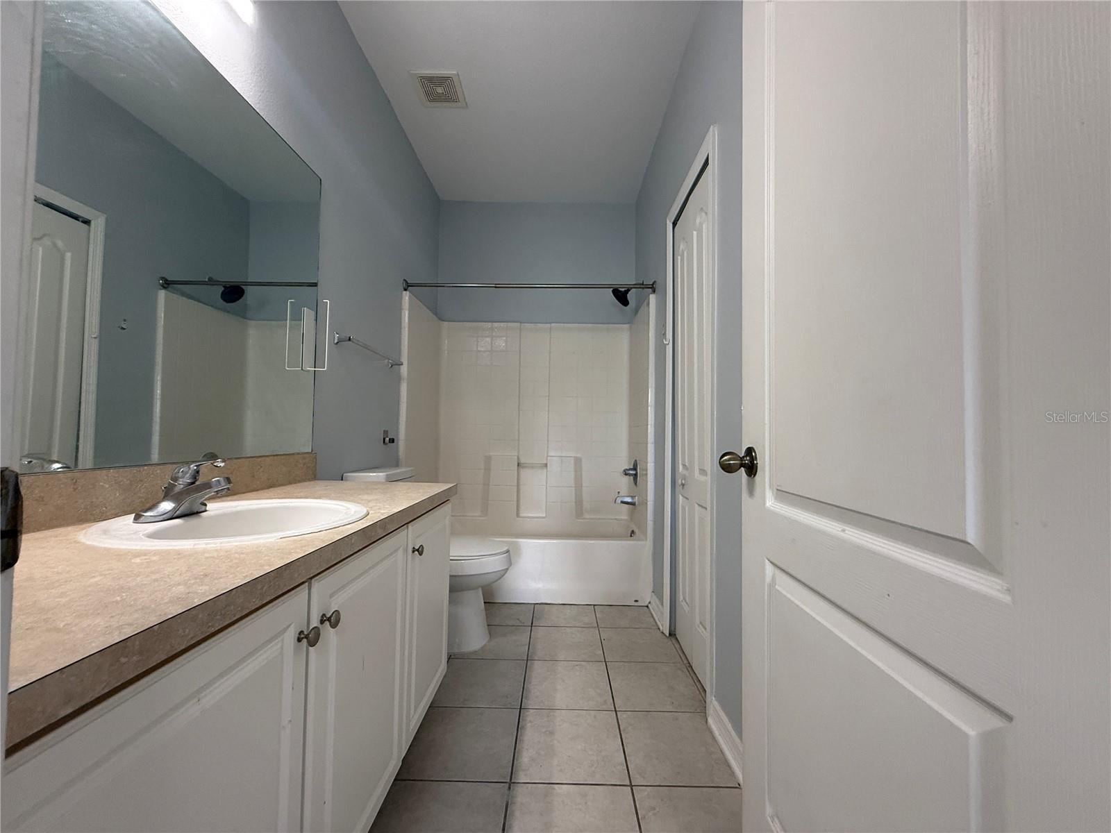 Image 20 of 27 For 16430 Rollingbrook Drive