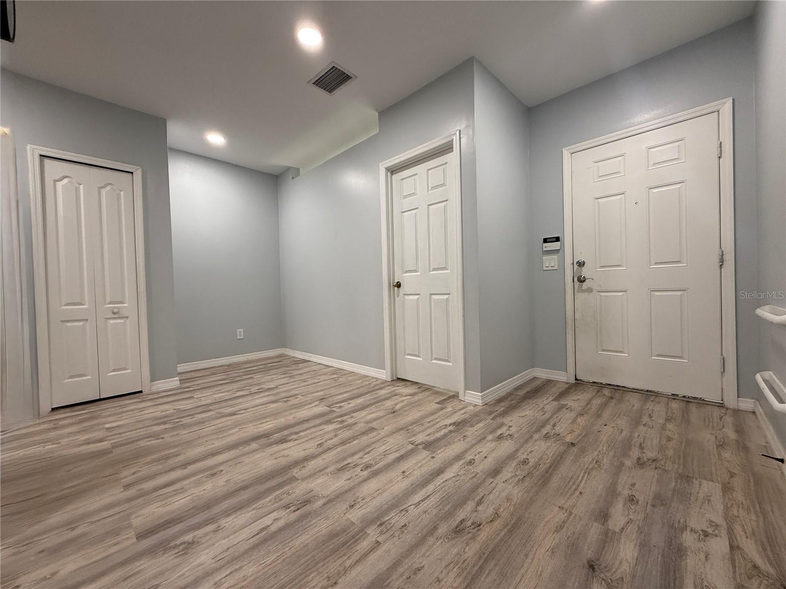Image 3 of 27 For 16430 Rollingbrook Drive