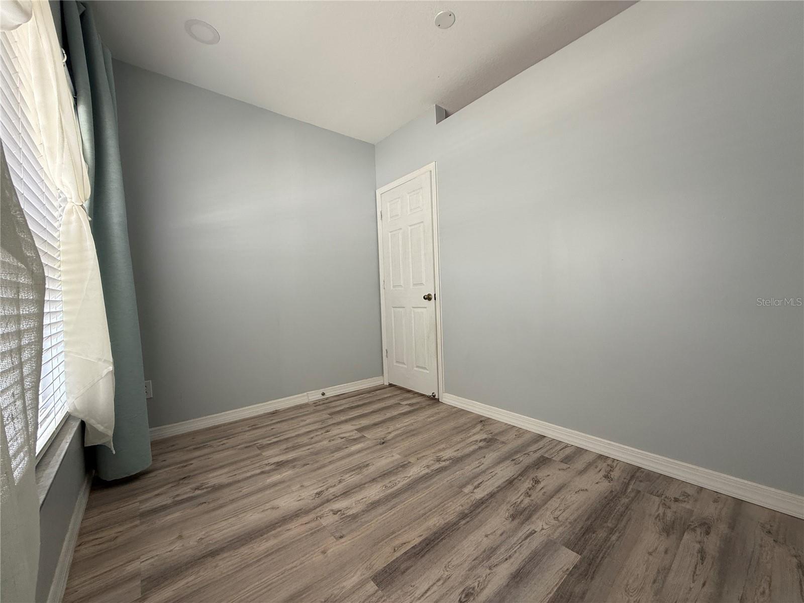 Image 5 of 27 For 16430 Rollingbrook Drive