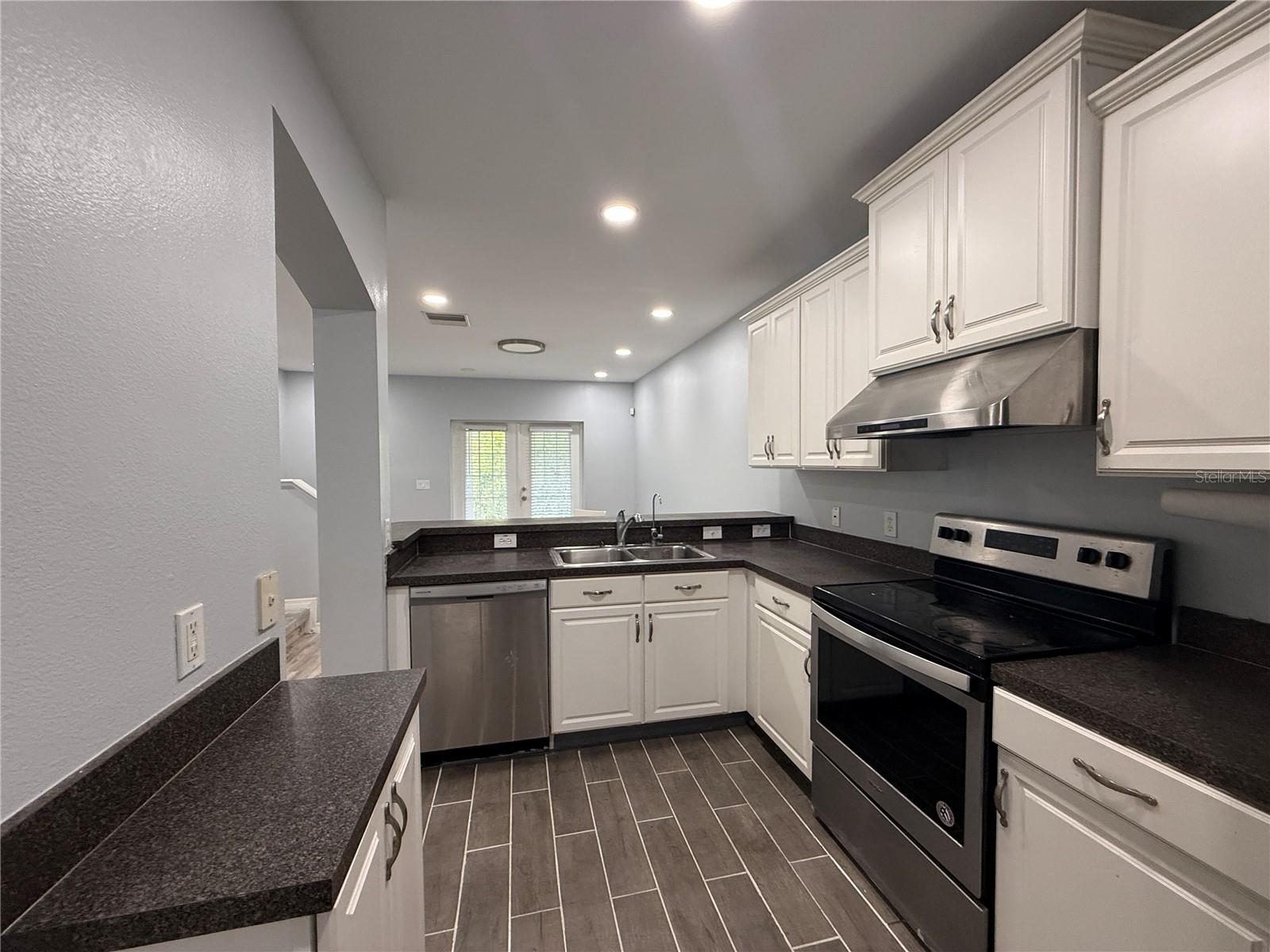 Image 7 of 27 For 16430 Rollingbrook Drive