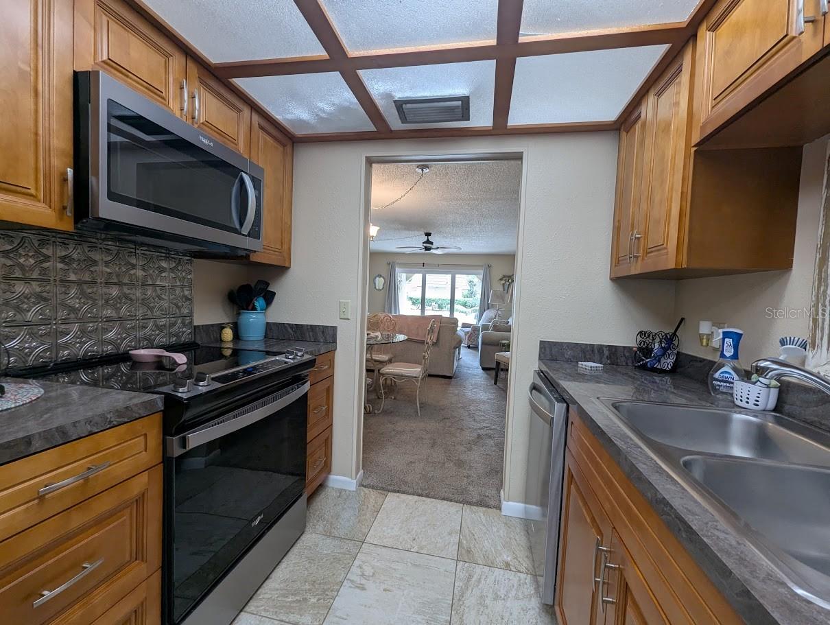 Listing photo id 8 for 8765 Bardmoor Boulevard 108