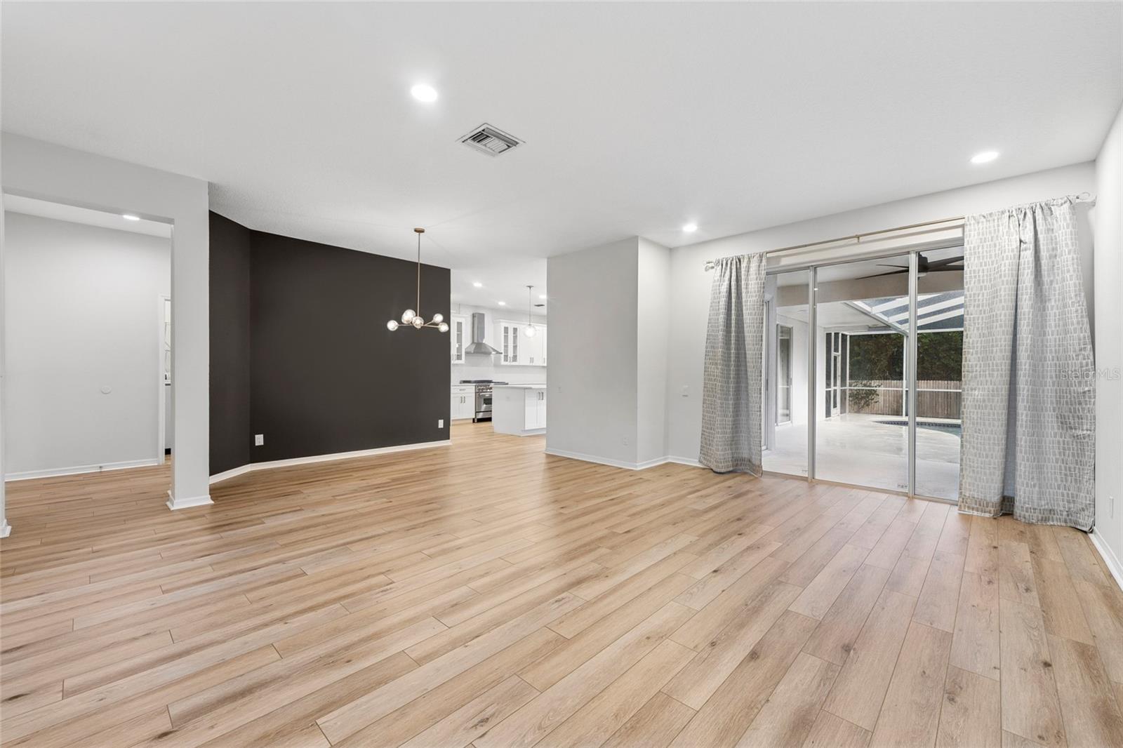 Image 10 of 41 For 9402 Woodbay Drive