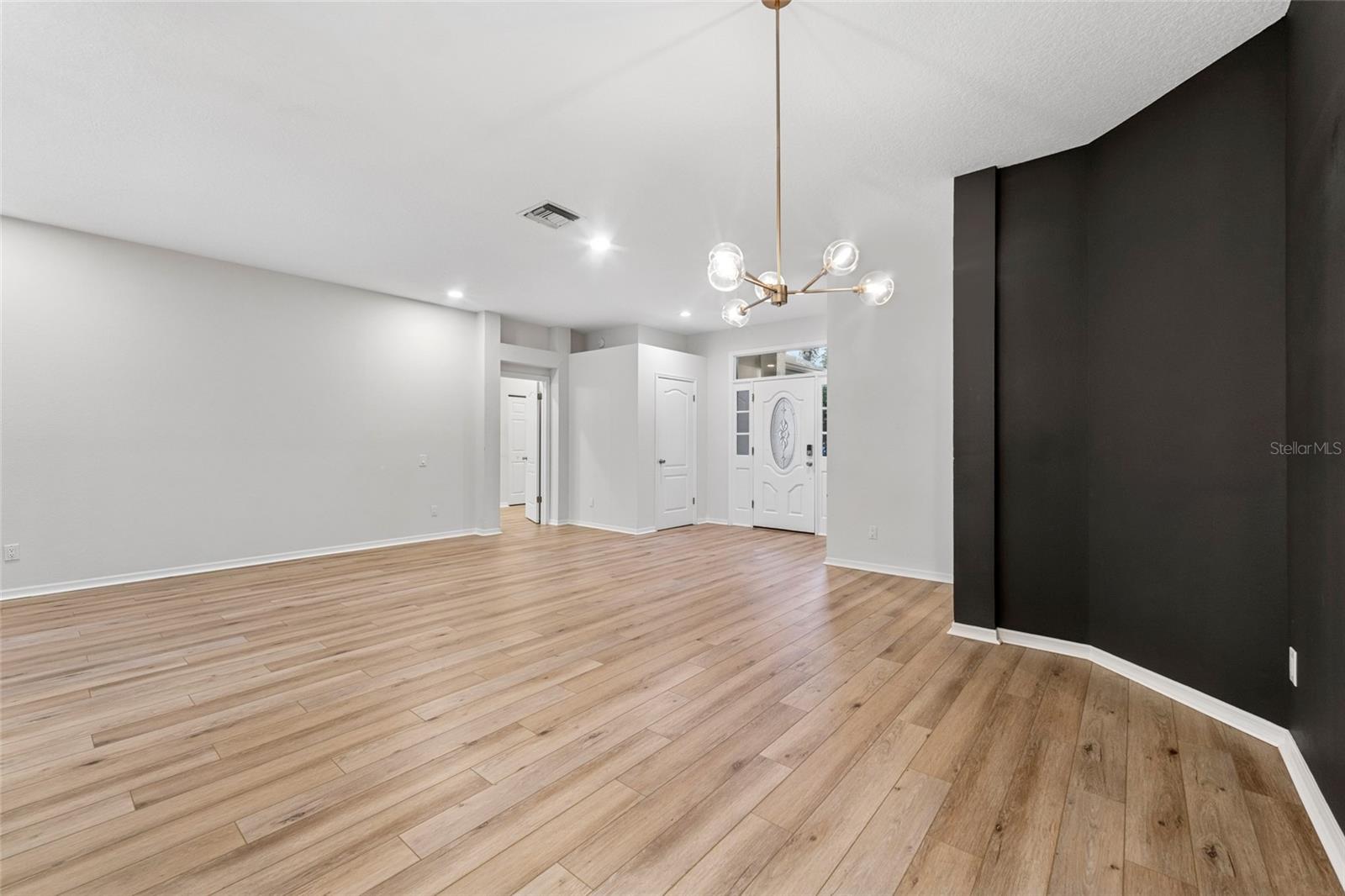Image 12 of 41 For 9402 Woodbay Drive