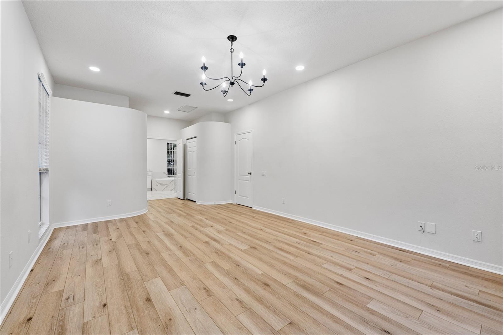 Image 18 of 41 For 9402 Woodbay Drive