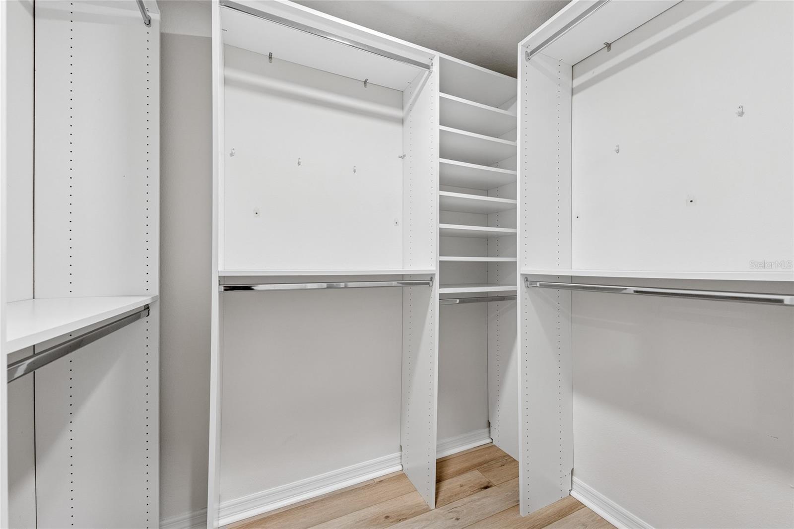 Image 21 of 41 For 9402 Woodbay Drive