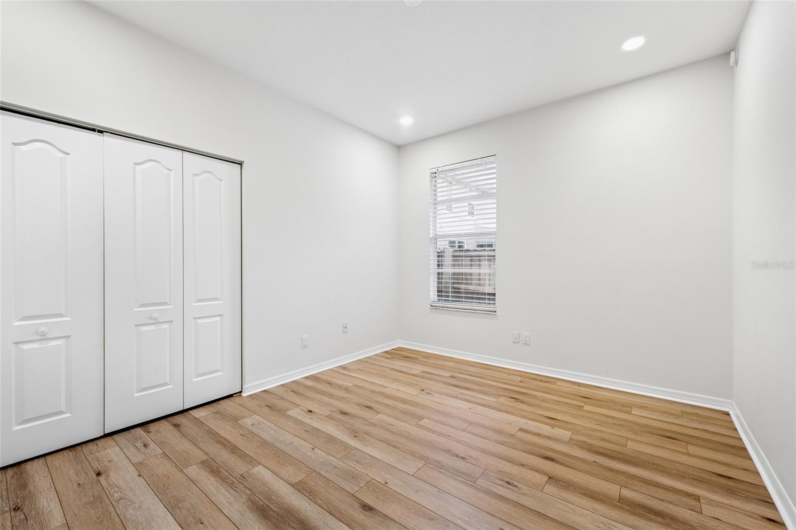 Image 22 of 41 For 9402 Woodbay Drive