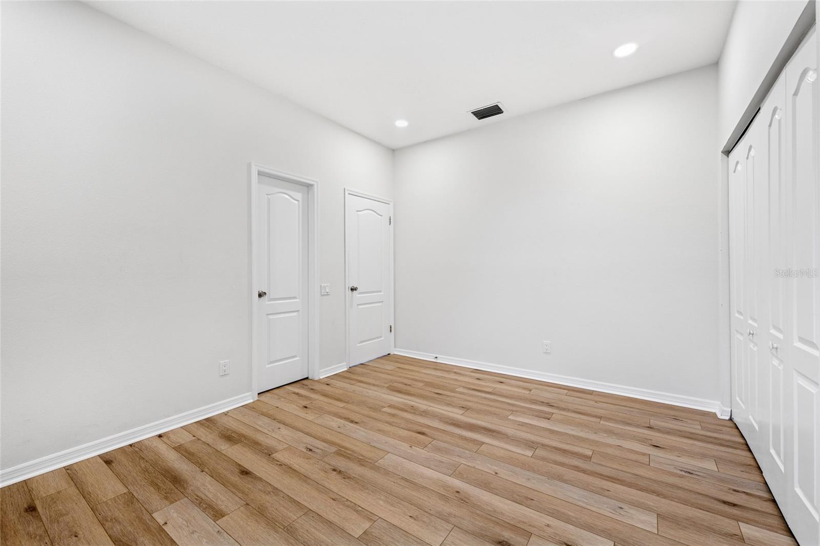 Image 23 of 41 For 9402 Woodbay Drive