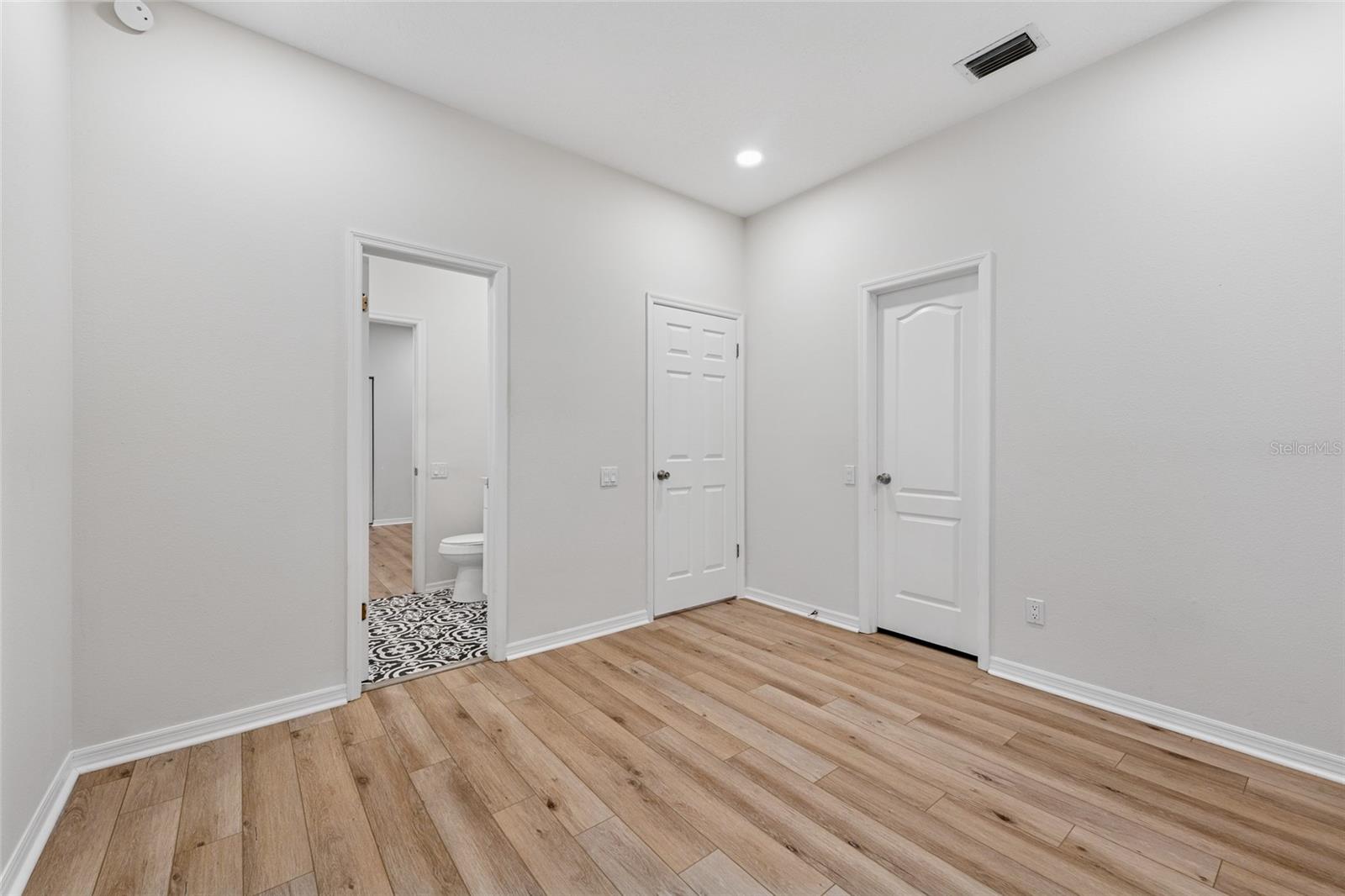 Image 25 of 41 For 9402 Woodbay Drive
