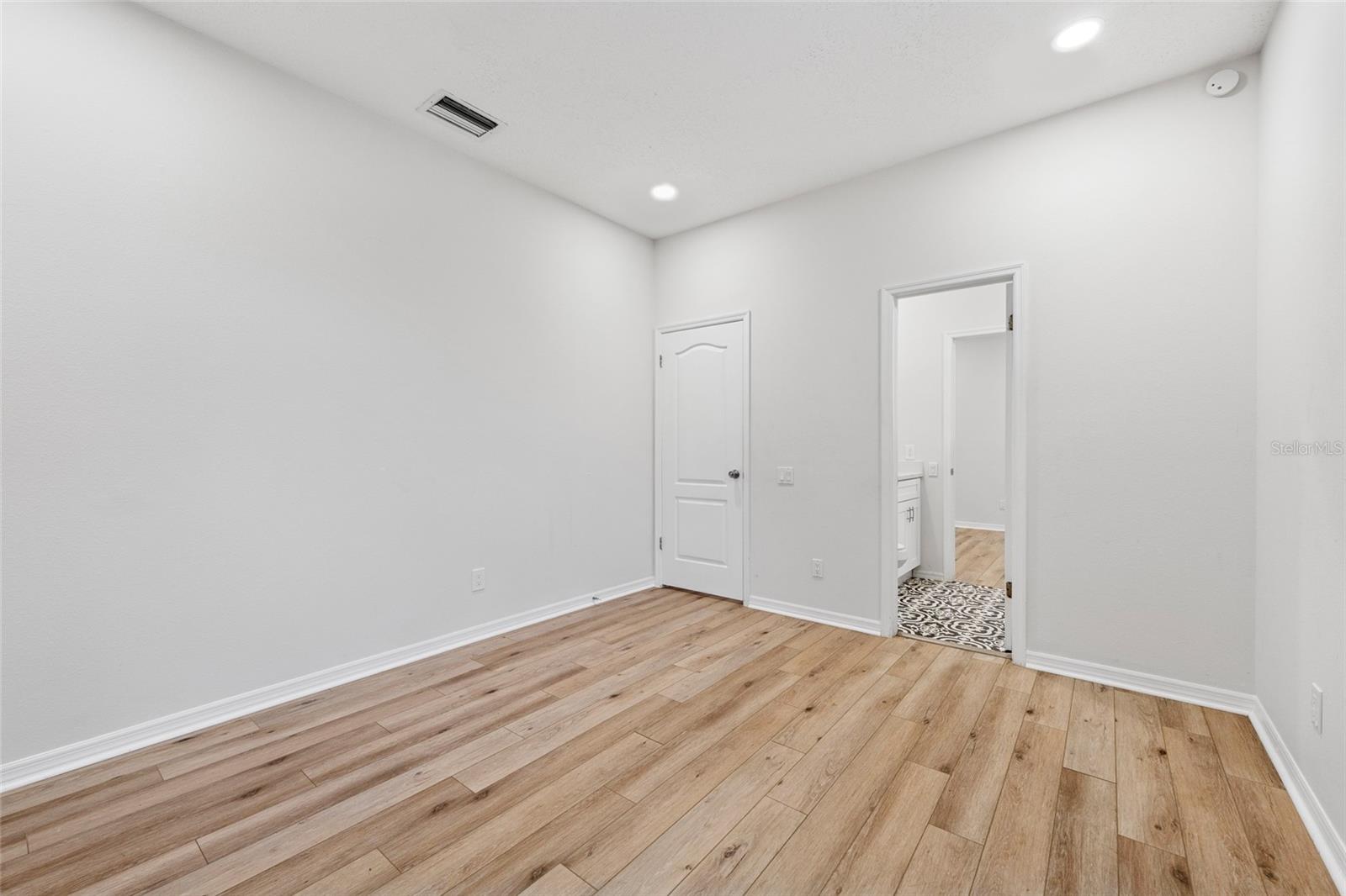 Image 30 of 41 For 9402 Woodbay Drive