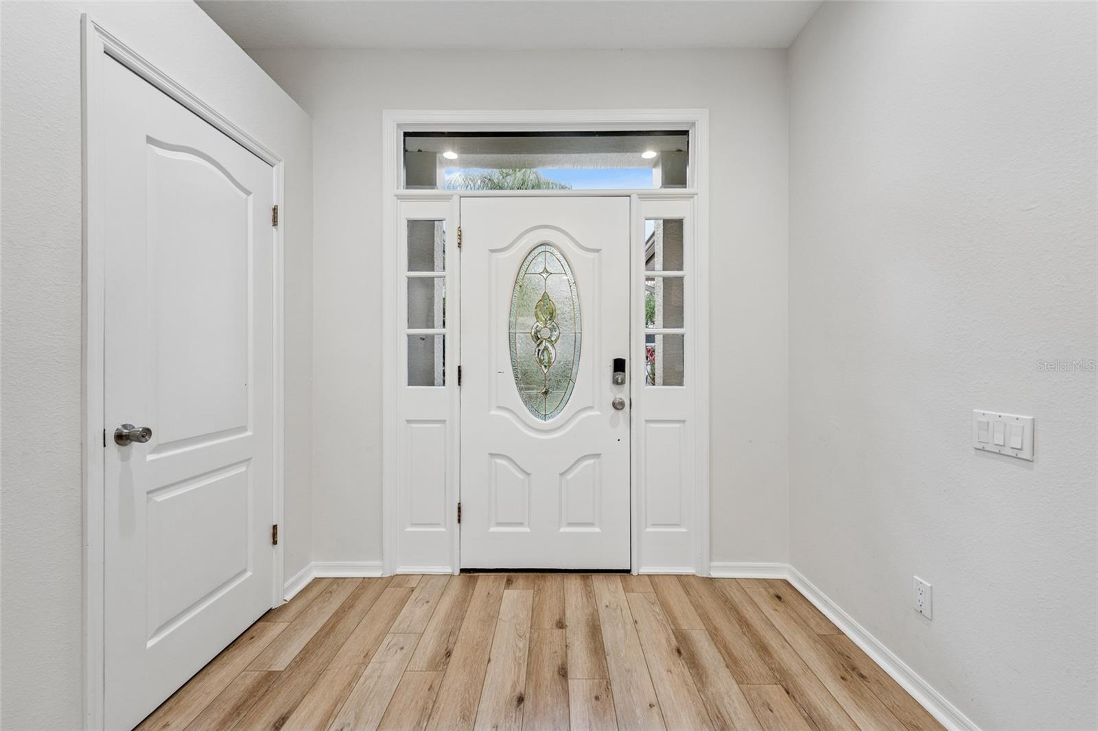 Image 5 of 41 For 9402 Woodbay Drive
