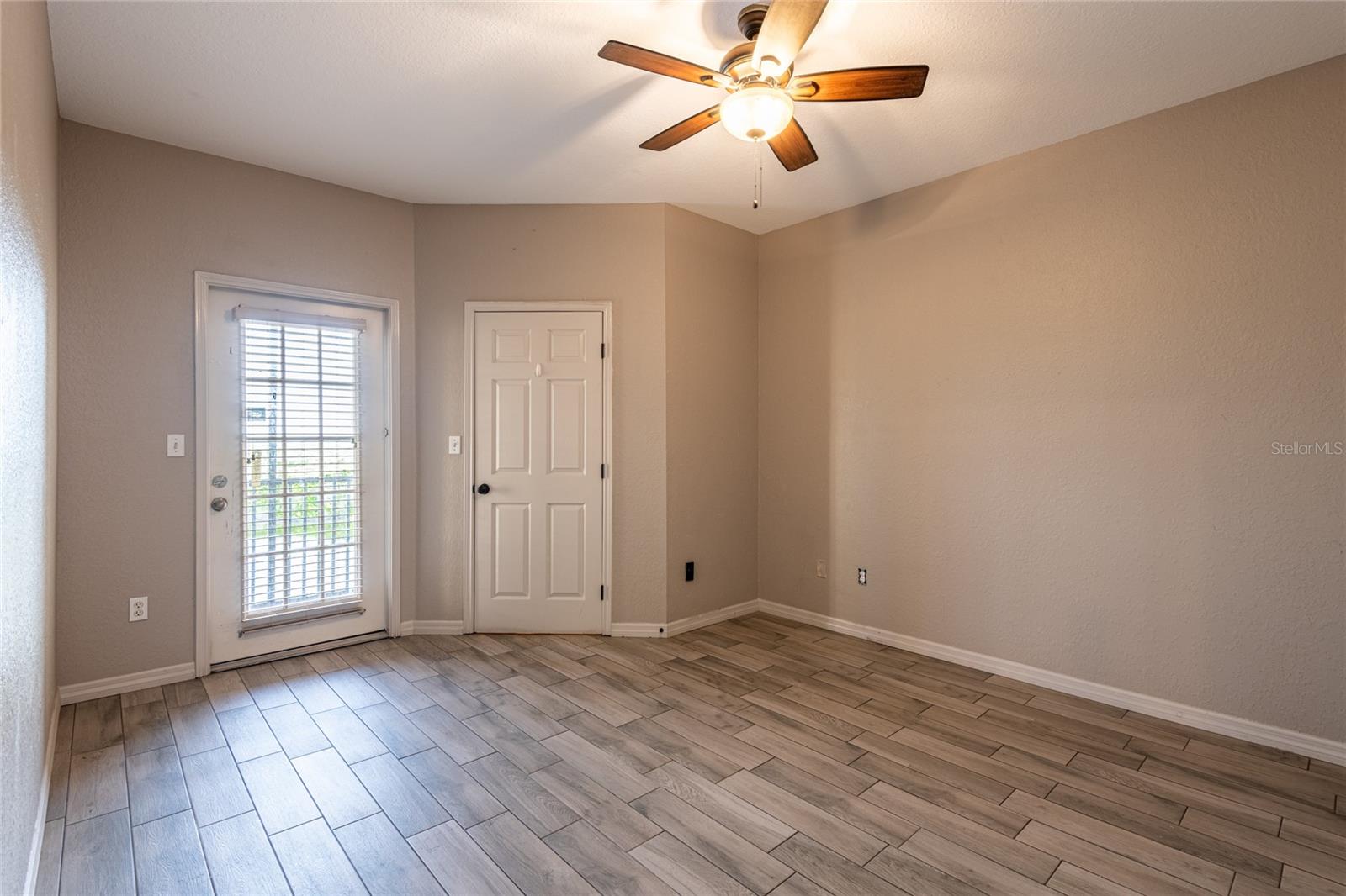 Image 14 of 27 For 4345 Bayside Village Drive 303