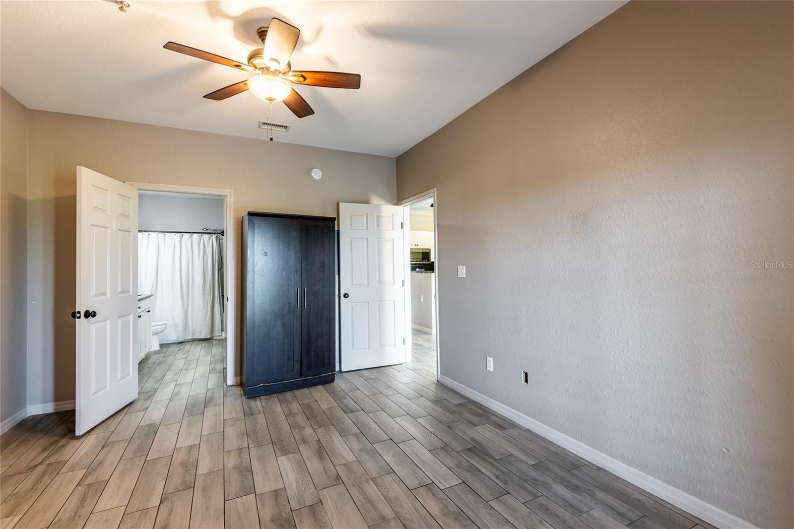 Image 16 of 27 For 4345 Bayside Village Drive 303
