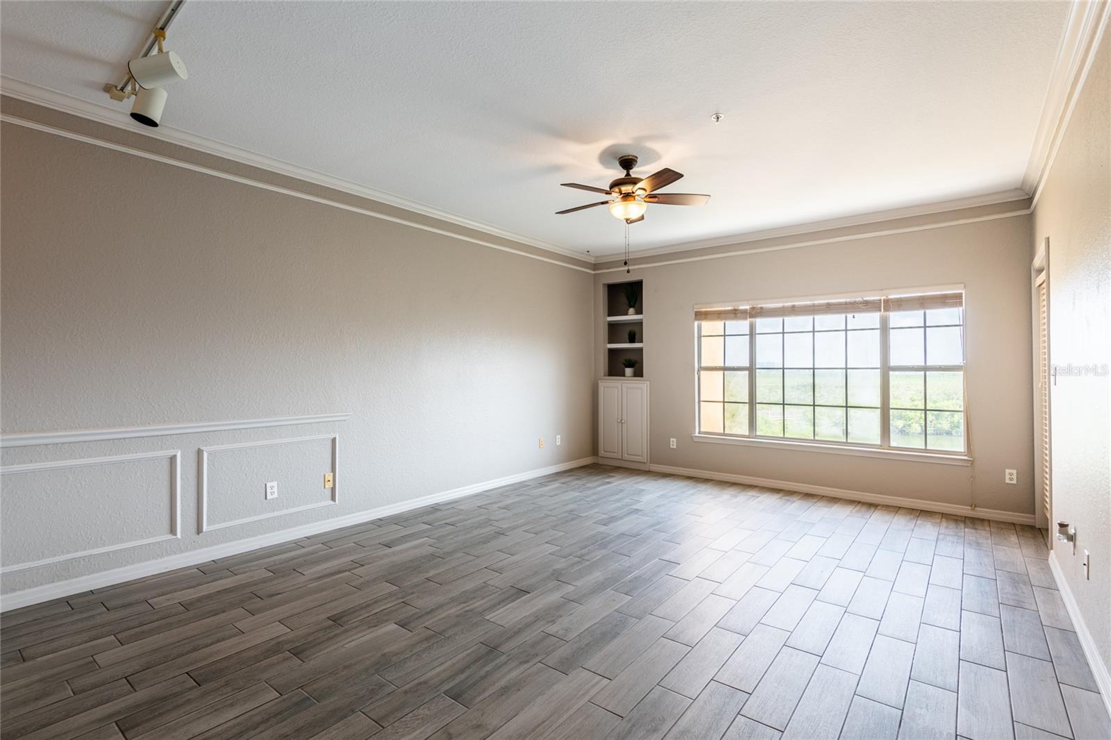 Image 9 of 27 For 4345 Bayside Village Drive 303