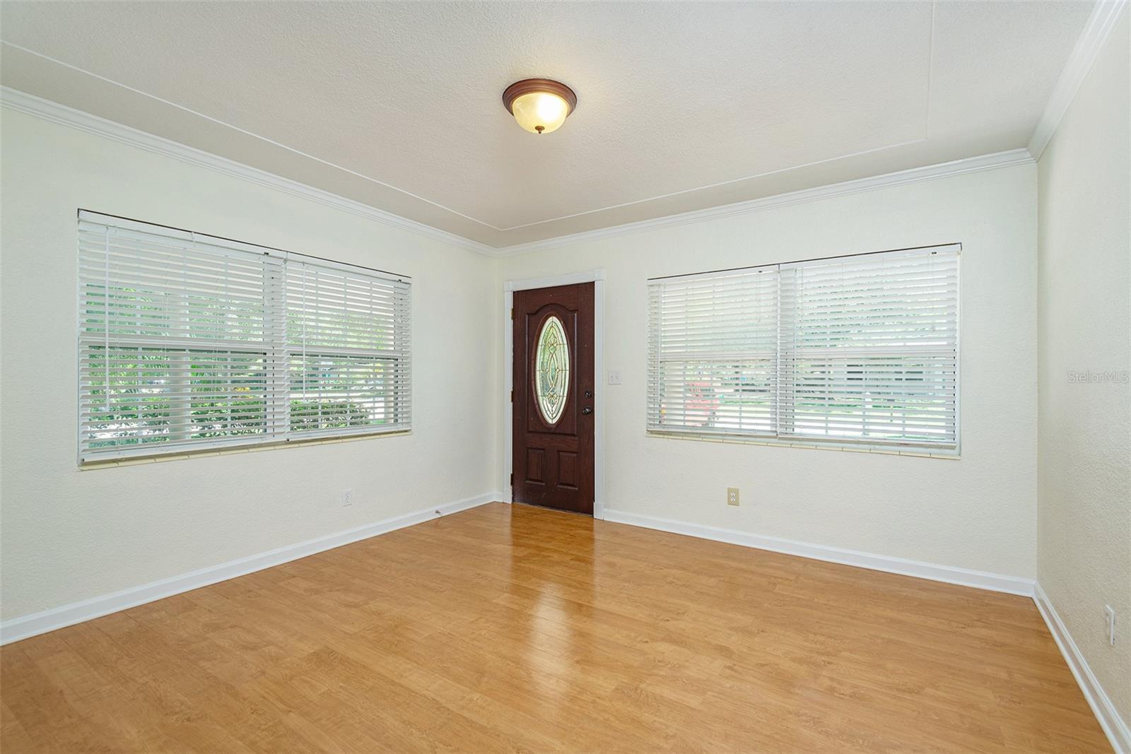 Image 4 of 27 For 4001 Estrella Street