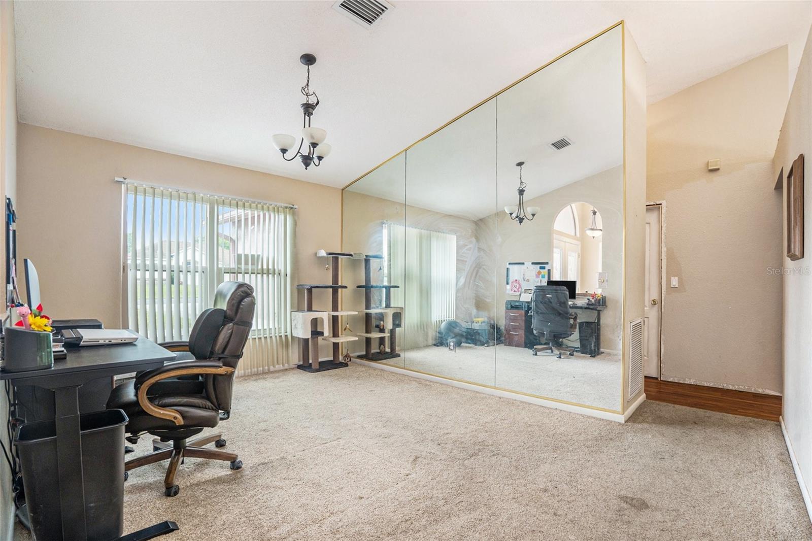 Listing photo id 12 for 12214 Buckingham Way