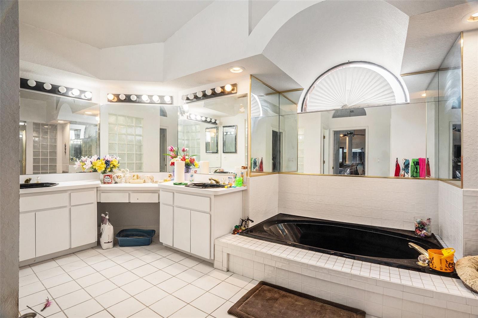 Listing photo id 16 for 12214 Buckingham Way