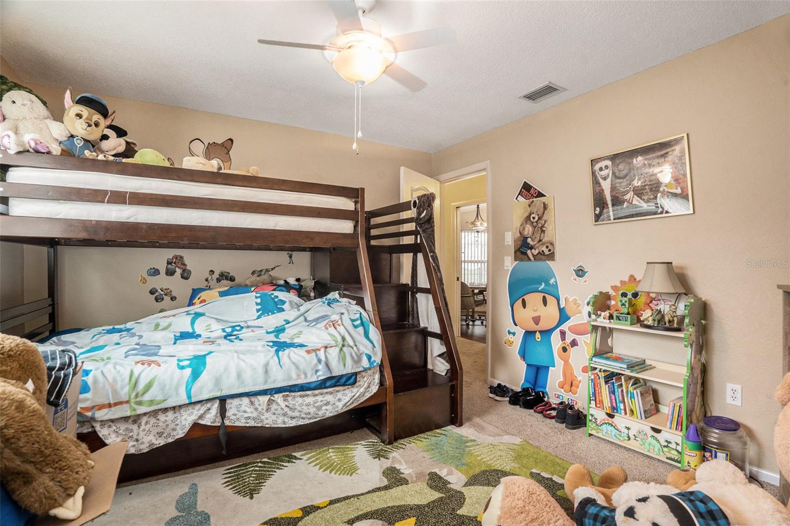 Listing photo id 19 for 12214 Buckingham Way