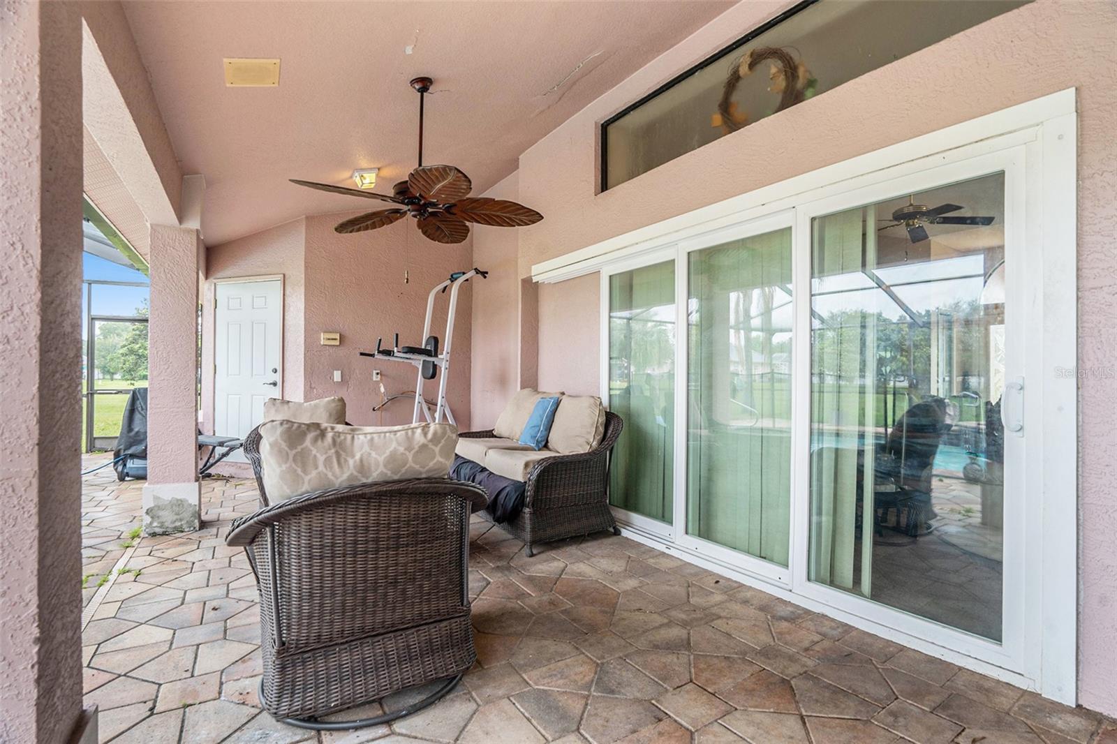 Listing photo id 22 for 12214 Buckingham Way