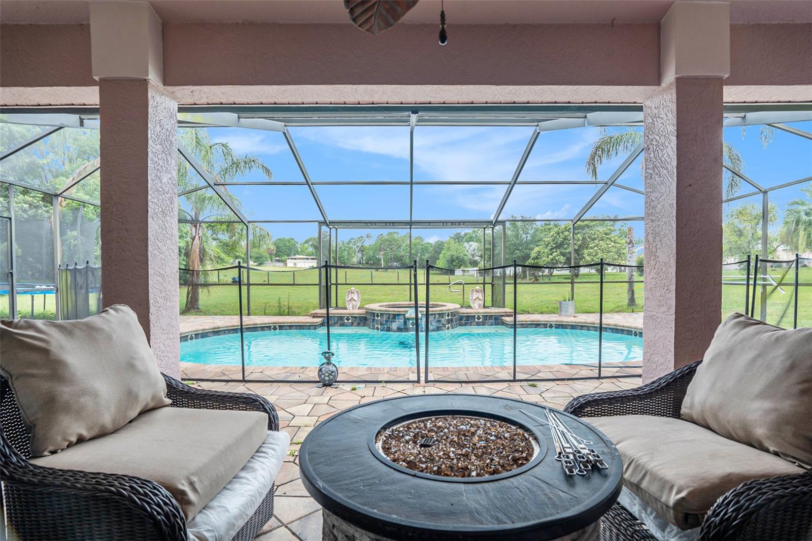 Listing photo id 23 for 12214 Buckingham Way