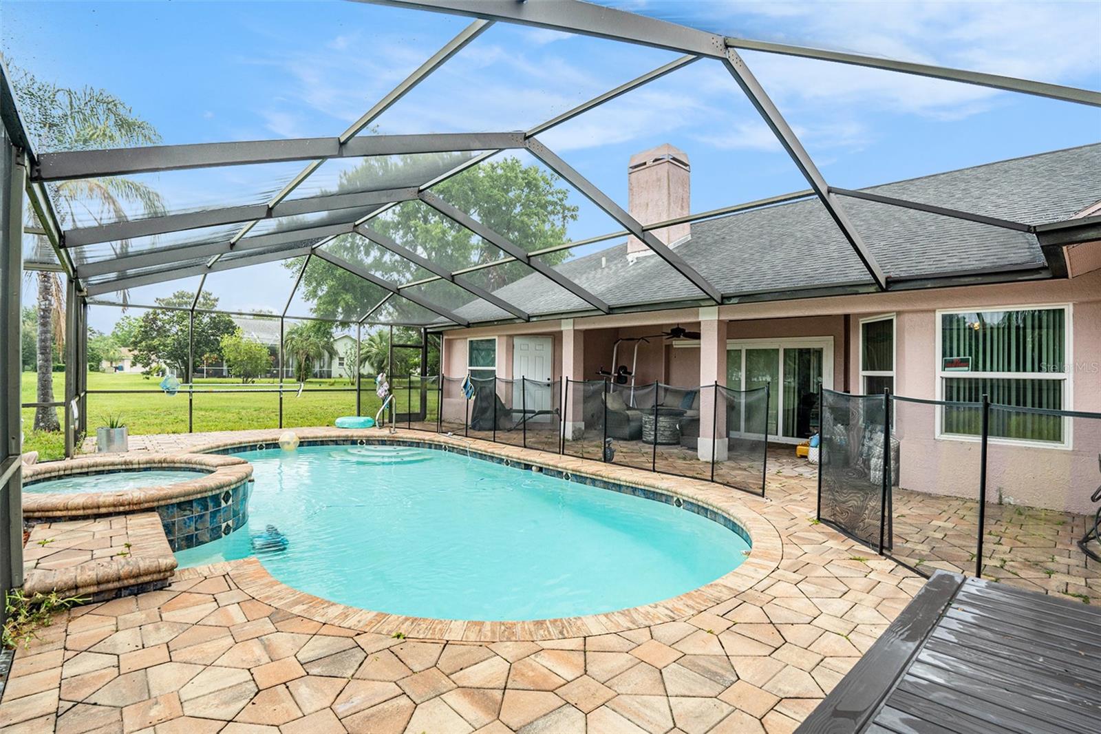 Listing photo id 24 for 12214 Buckingham Way