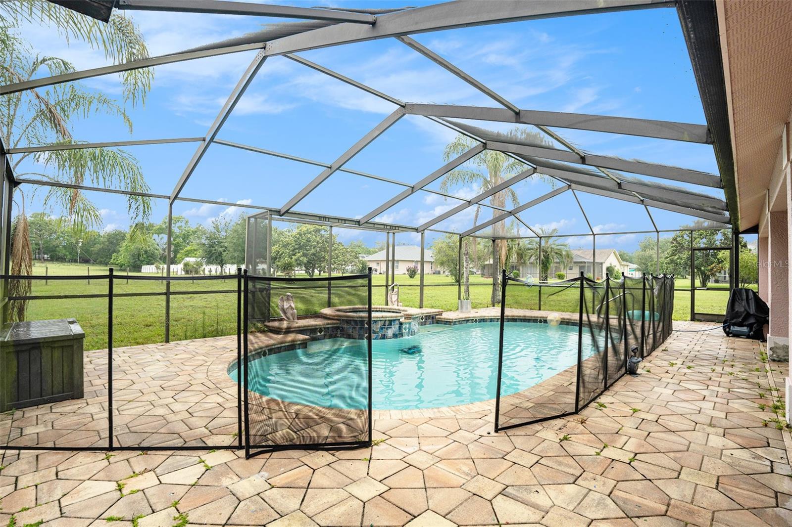 Listing photo id 26 for 12214 Buckingham Way