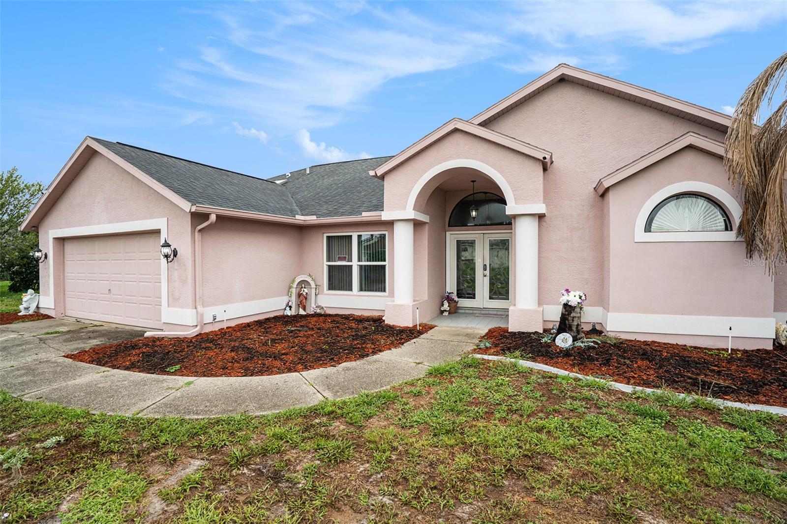 Listing photo id 1 for 12214 Buckingham Way