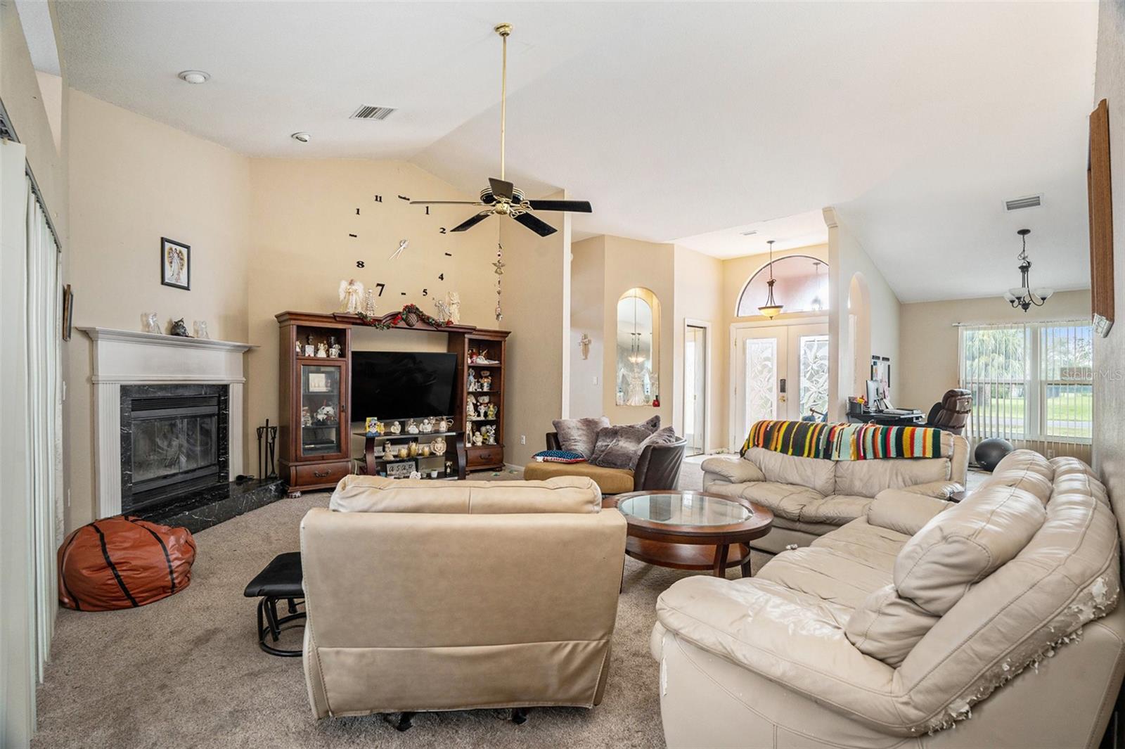 Listing photo id 2 for 12214 Buckingham Way