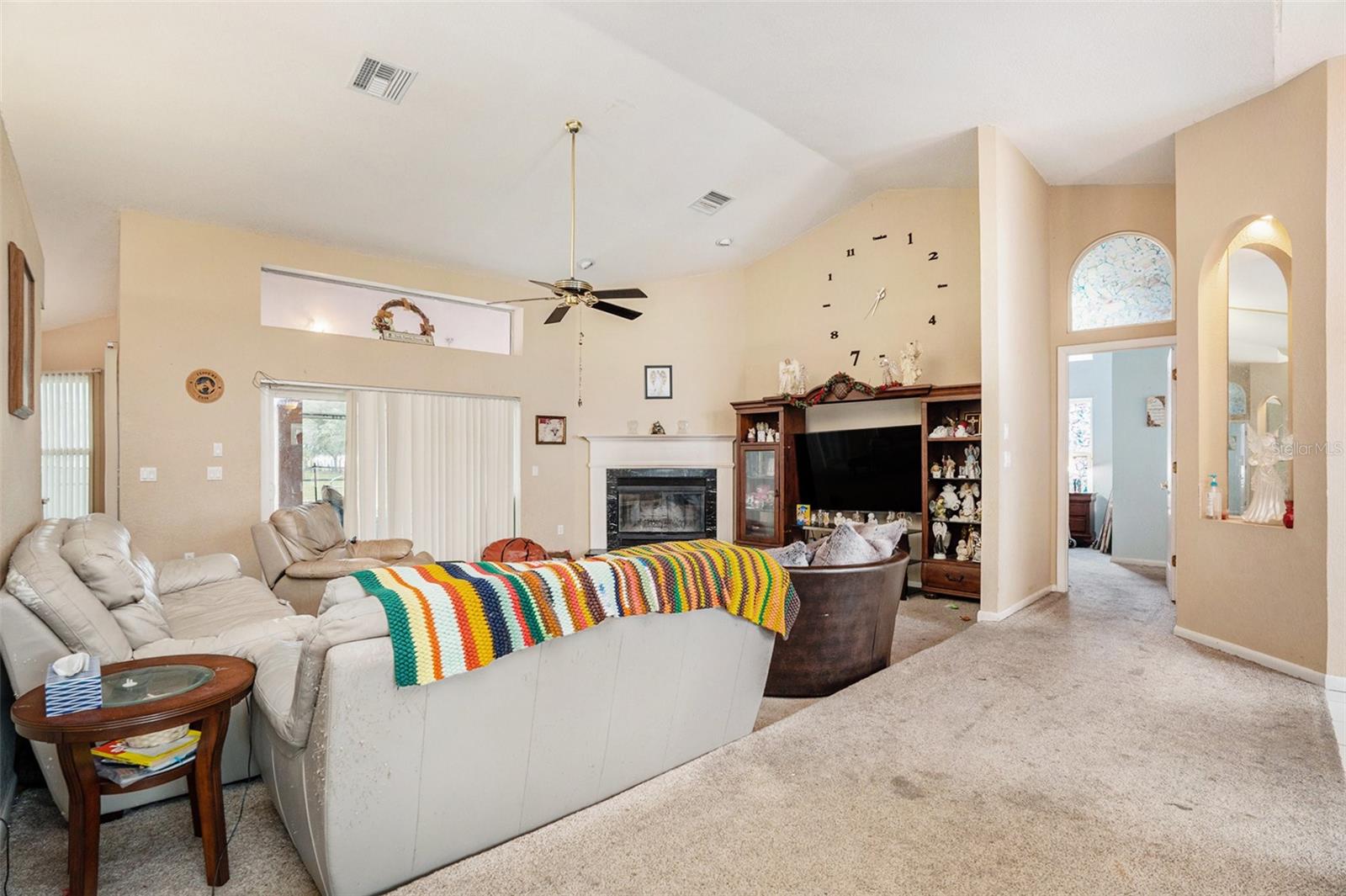Listing photo id 3 for 12214 Buckingham Way