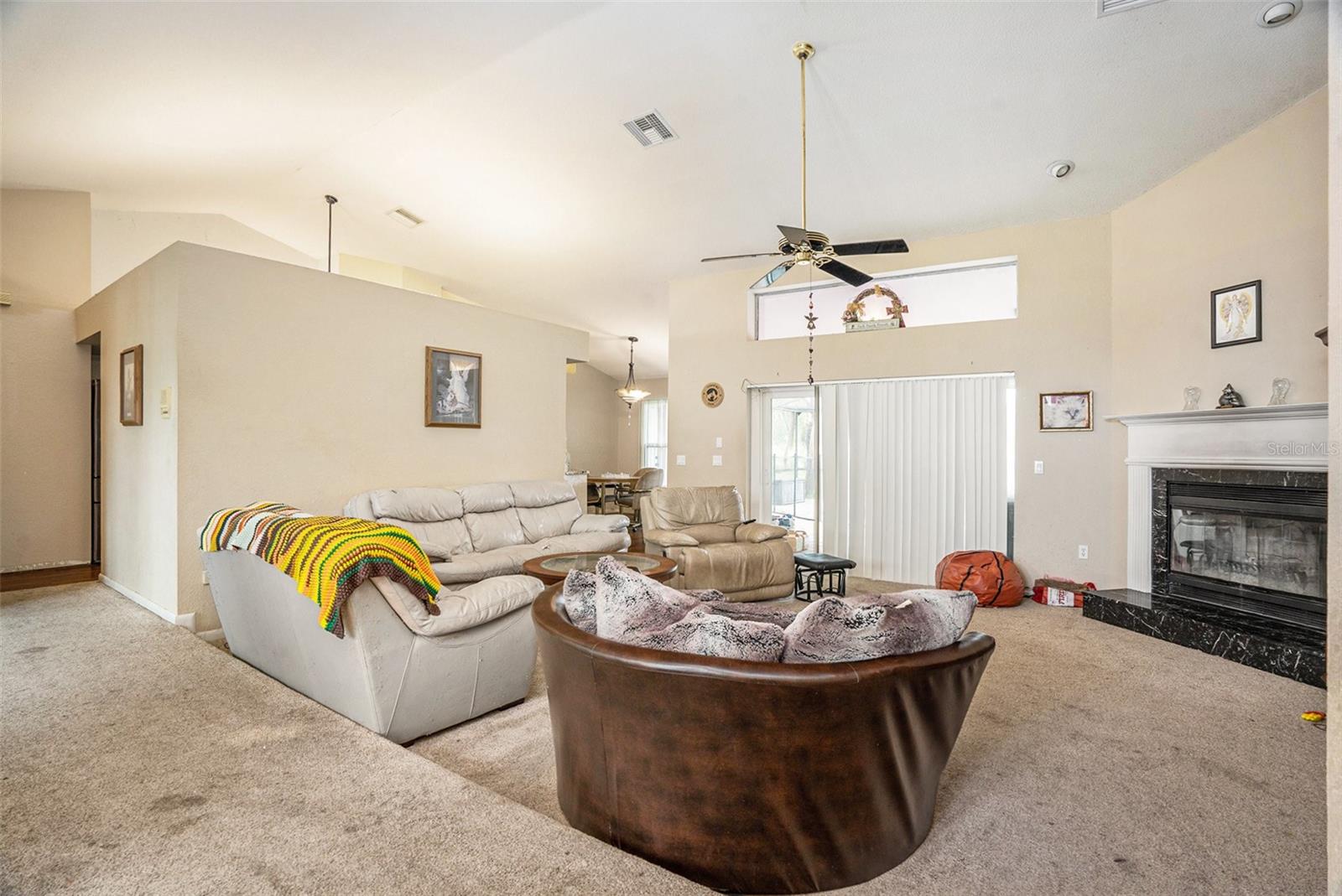 Listing photo id 4 for 12214 Buckingham Way