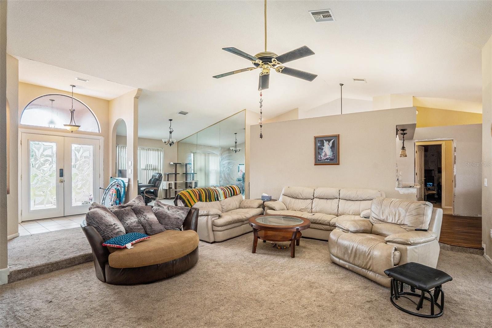 Listing photo id 5 for 12214 Buckingham Way