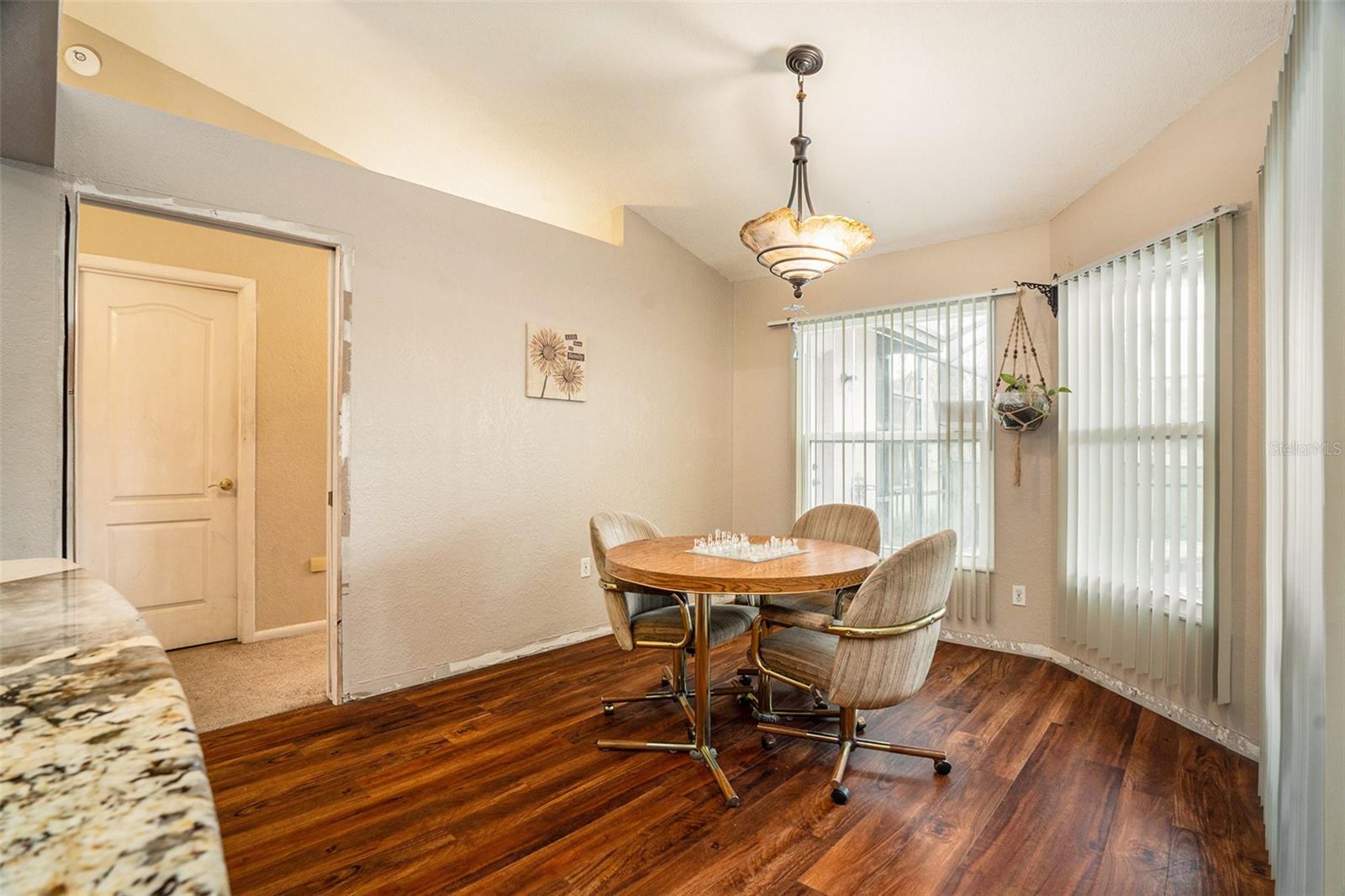 Listing photo id 6 for 12214 Buckingham Way