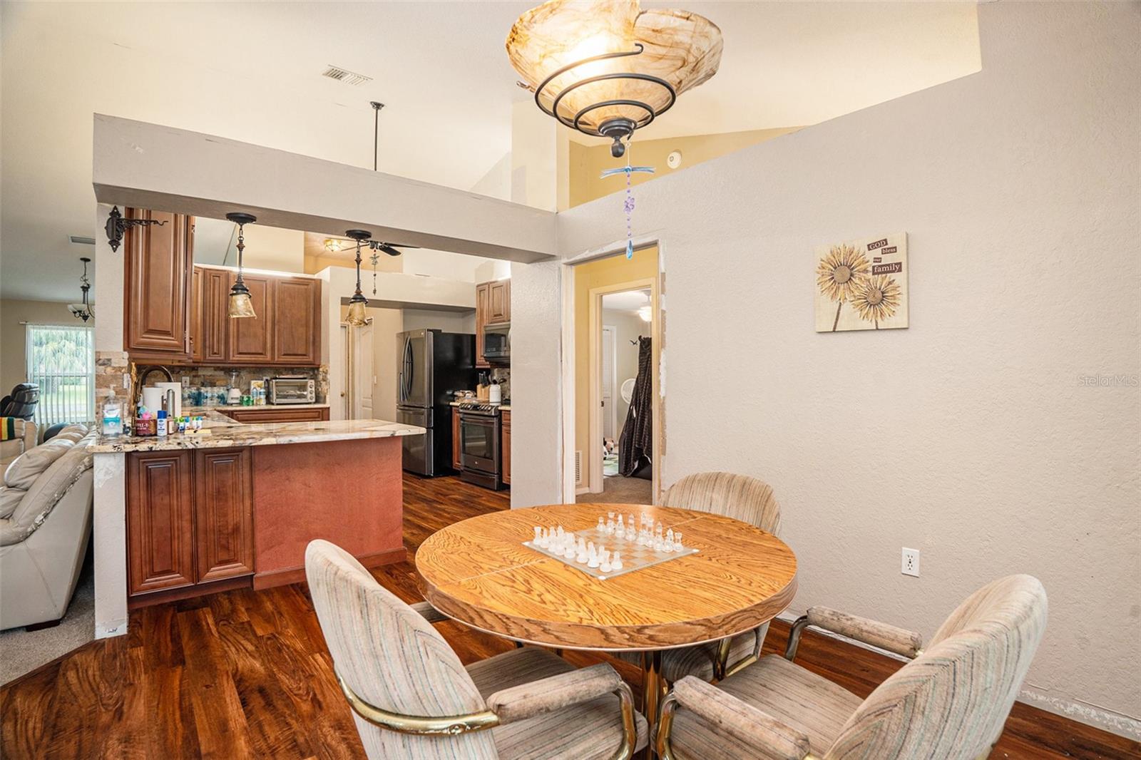 Listing photo id 7 for 12214 Buckingham Way