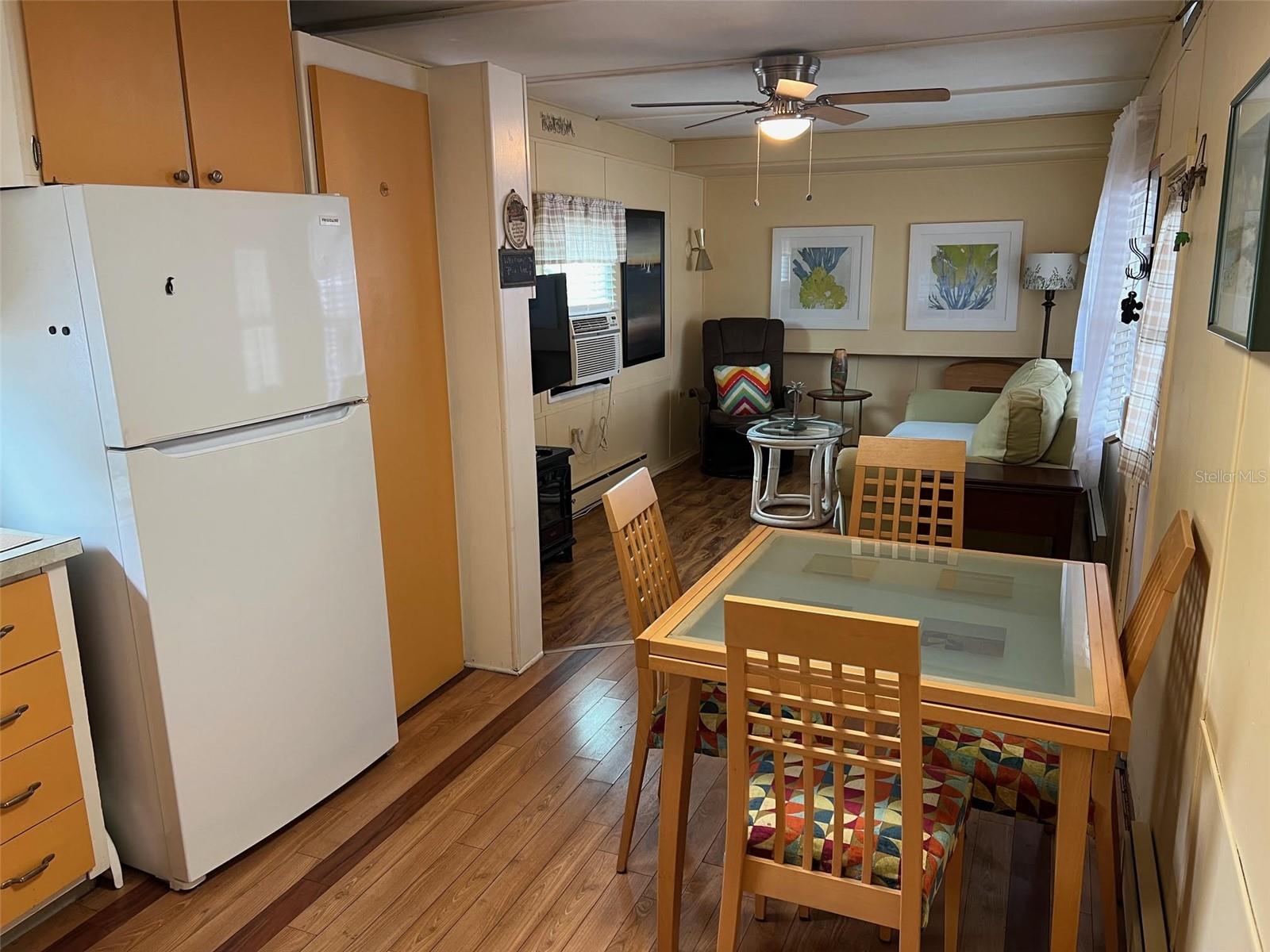 Listing photo id 8 for 4097 46th Avenue N 323